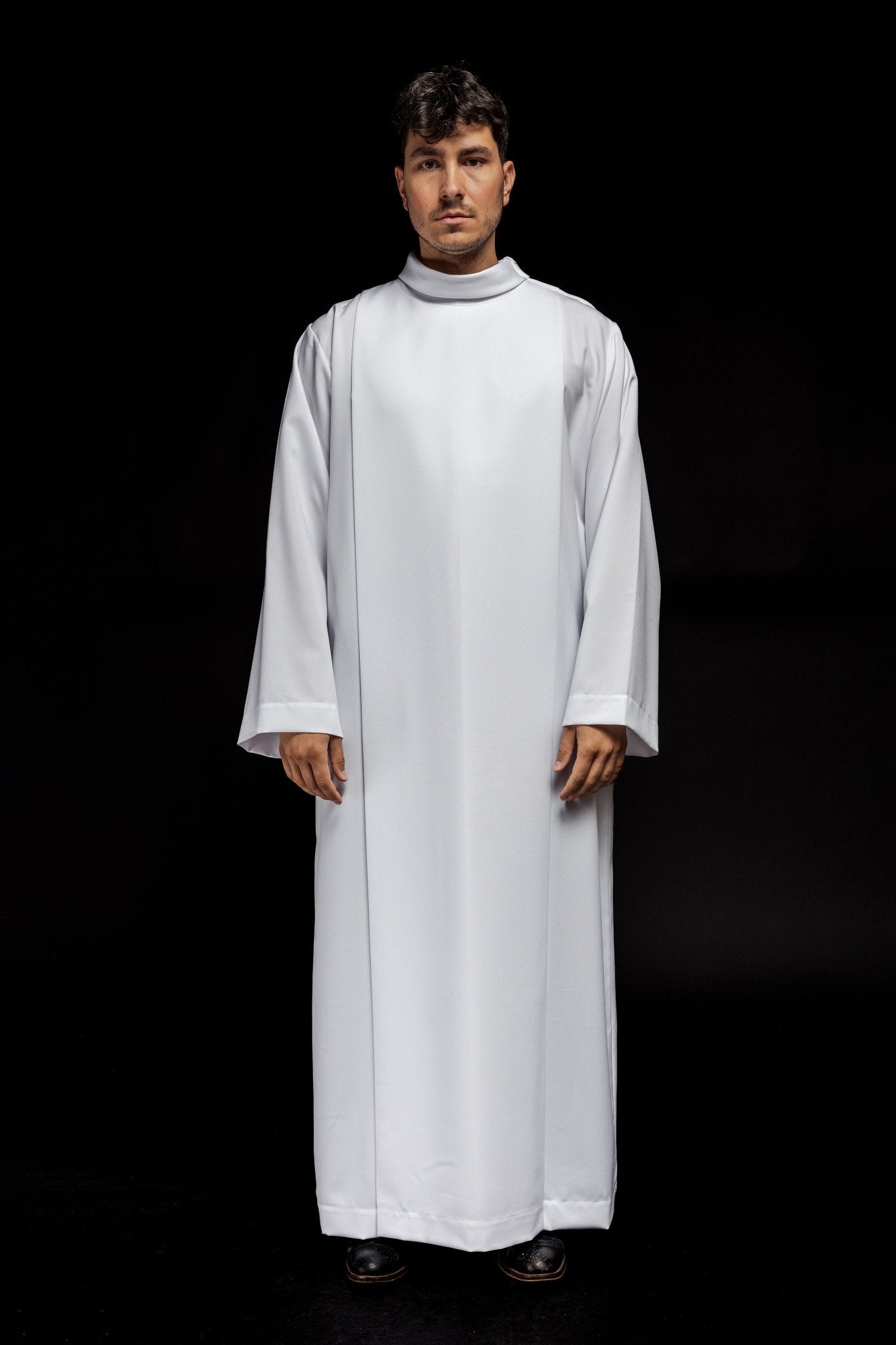 Robe de prêtre unie à col roulé Blanc KAB/022/04/12 135cm/164cm - CHASUBLES.FR