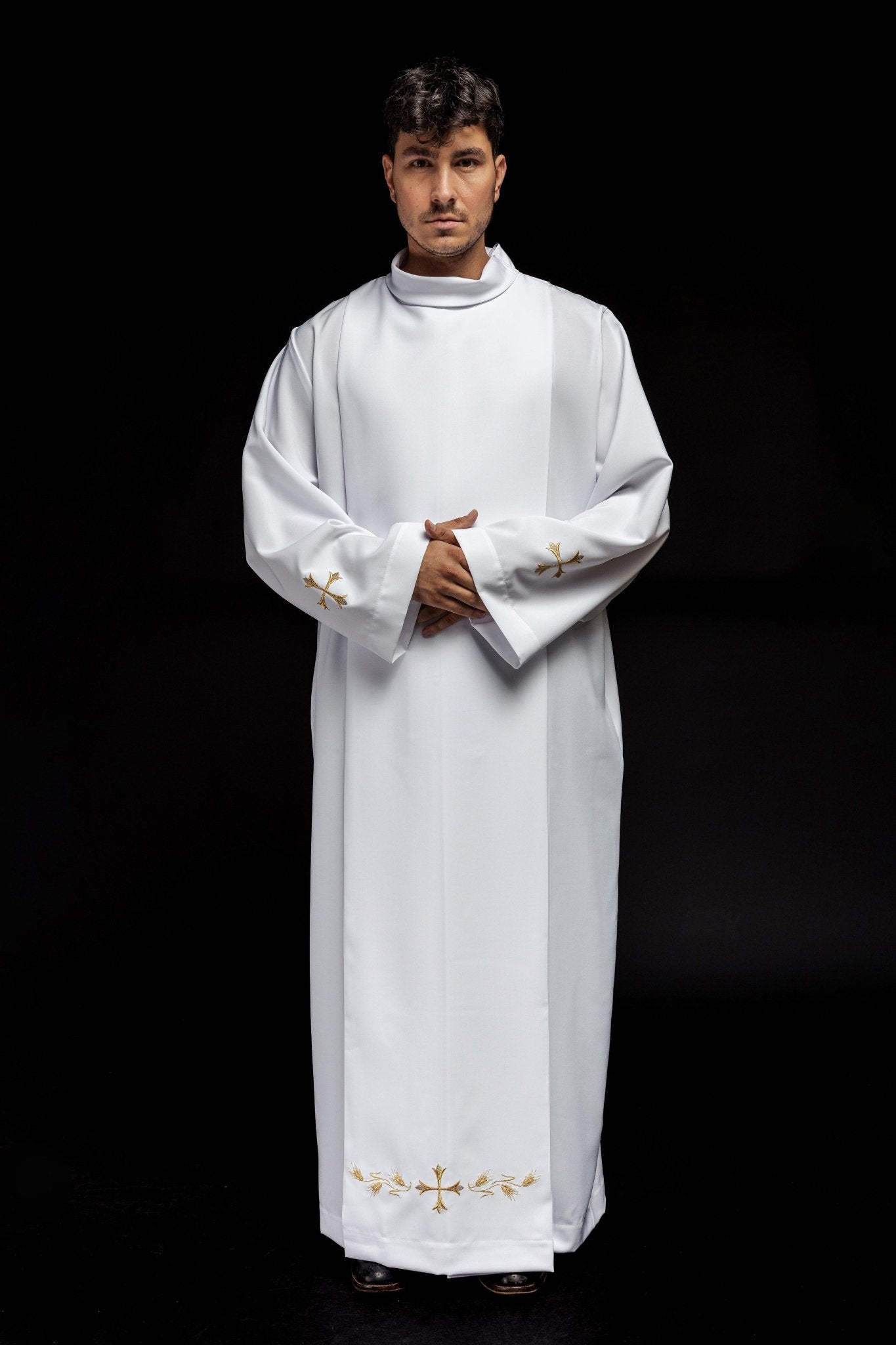 Robe de prêtre unie avec col roulé et broderie en croix Blanc KAB/004/04/12 135cm/164cm - CHASUBLES.FR