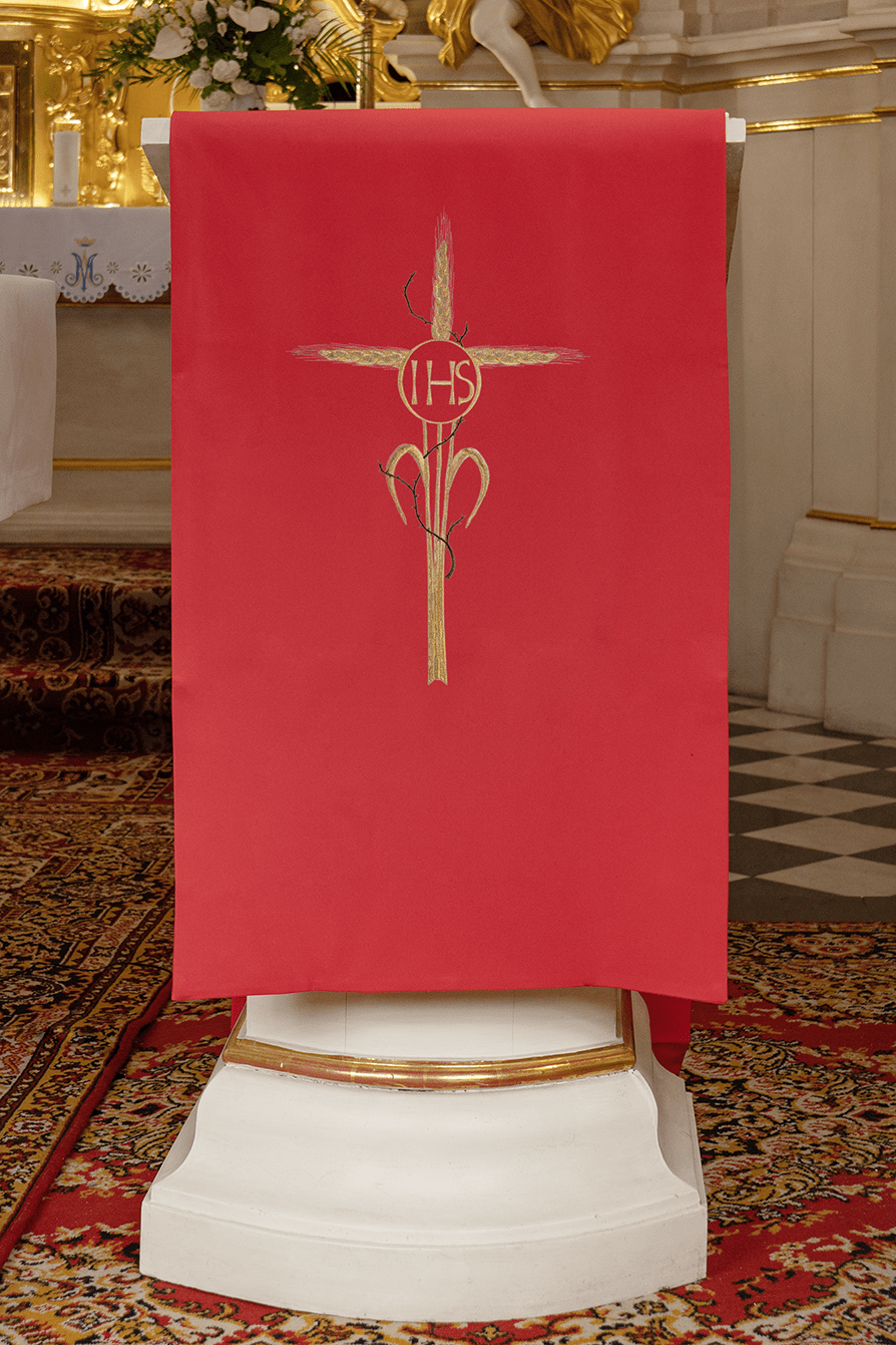 Rouge voile de lutrin avec broderie de croix dorée KMO/026/02/01 CZERWONY 55*250 - CHASUBLES.FR
