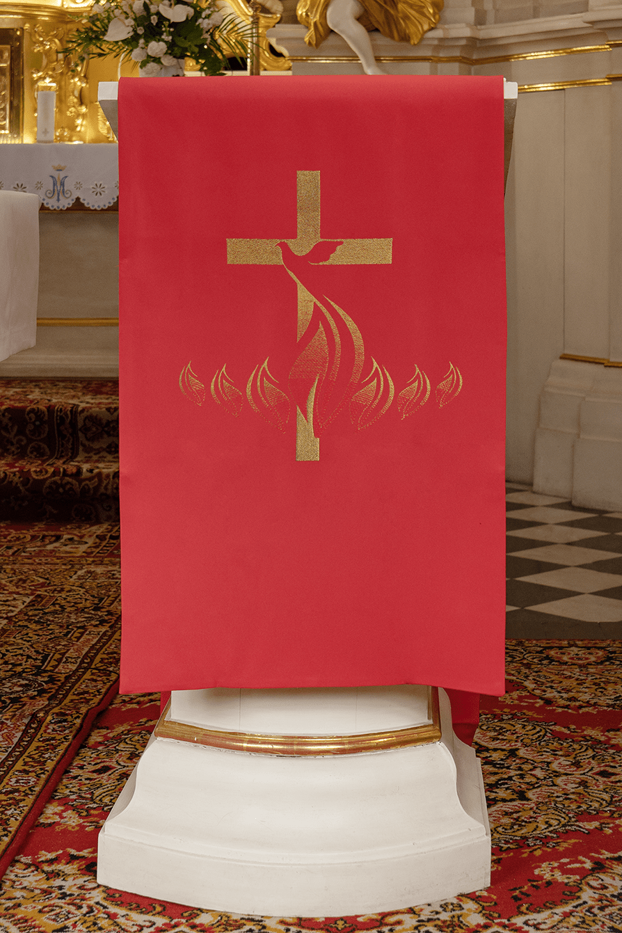 Rouge voile de lutrin brodé avec le symbole de la croix et du feu KMO/216/02/01 CZERWONY 55*250 - CHASUBLES.FR