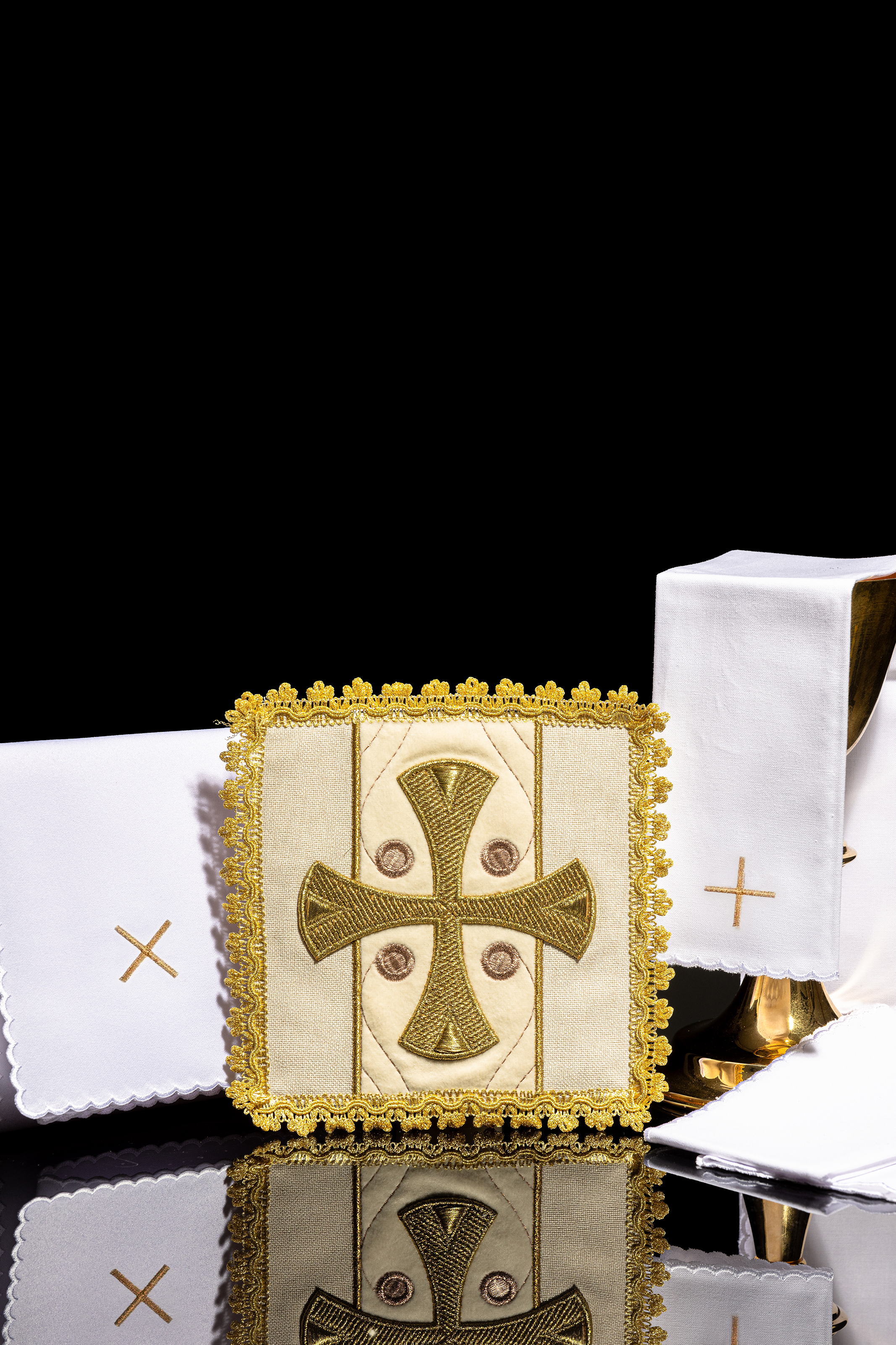 Linge liturgique du calice ecru brodé sur velours