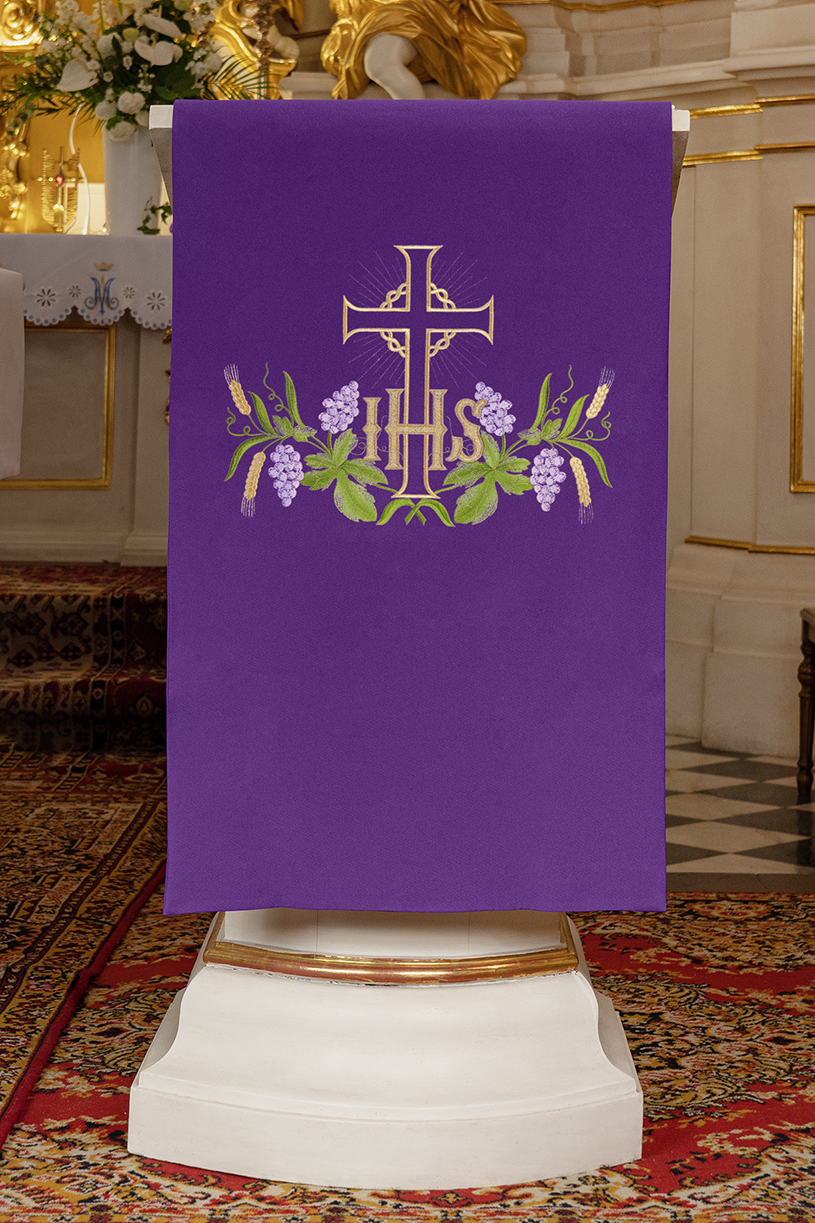 Voile de lutrin brodée avec motif IHS et croix