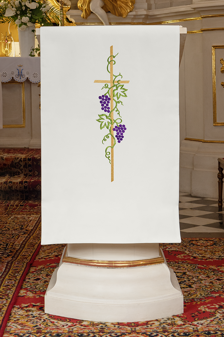 Voile de lutrin brodée d'une croix