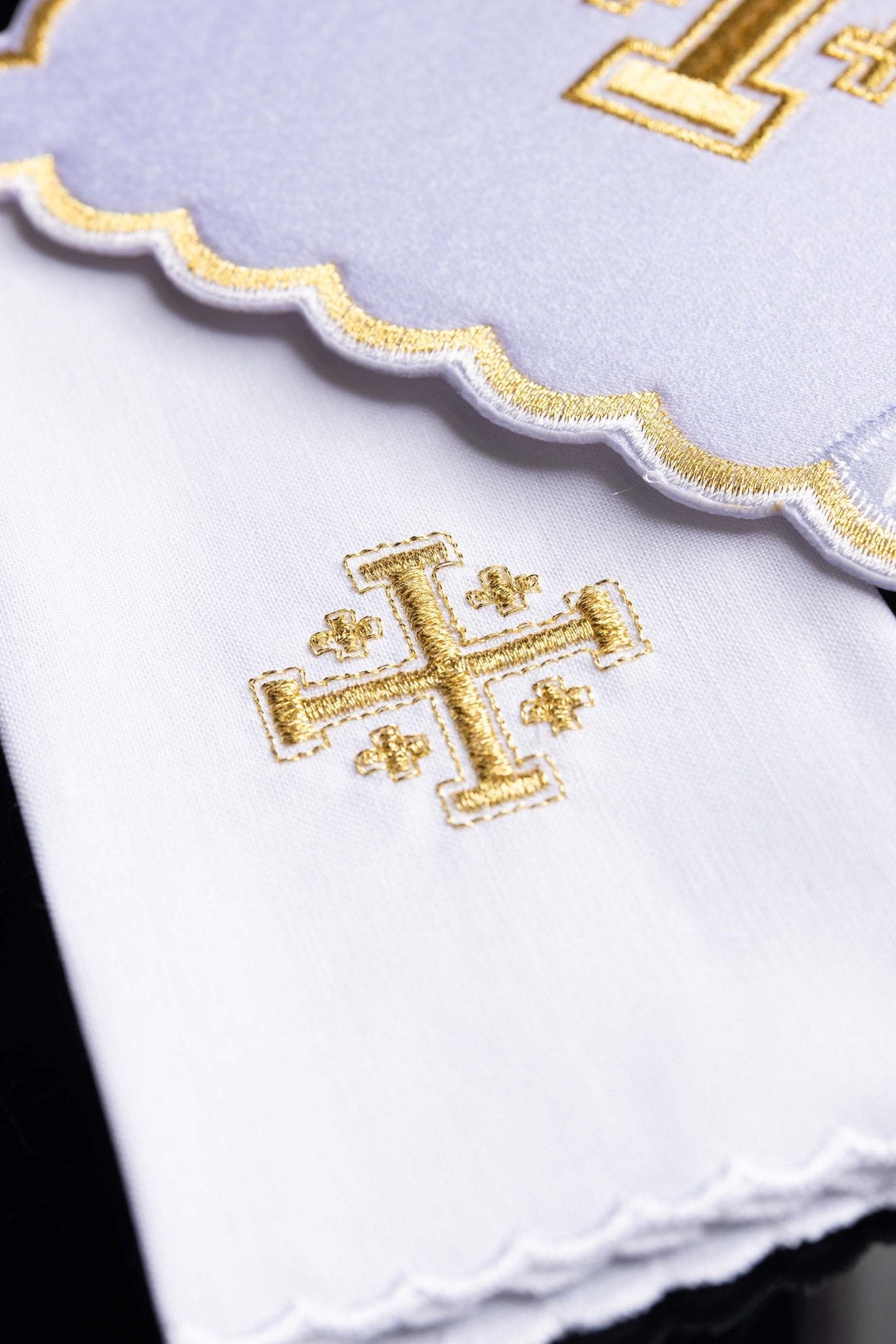 Set de tasse avec broderie en croix blanc KK/030/04 - CHASUBLES.FR