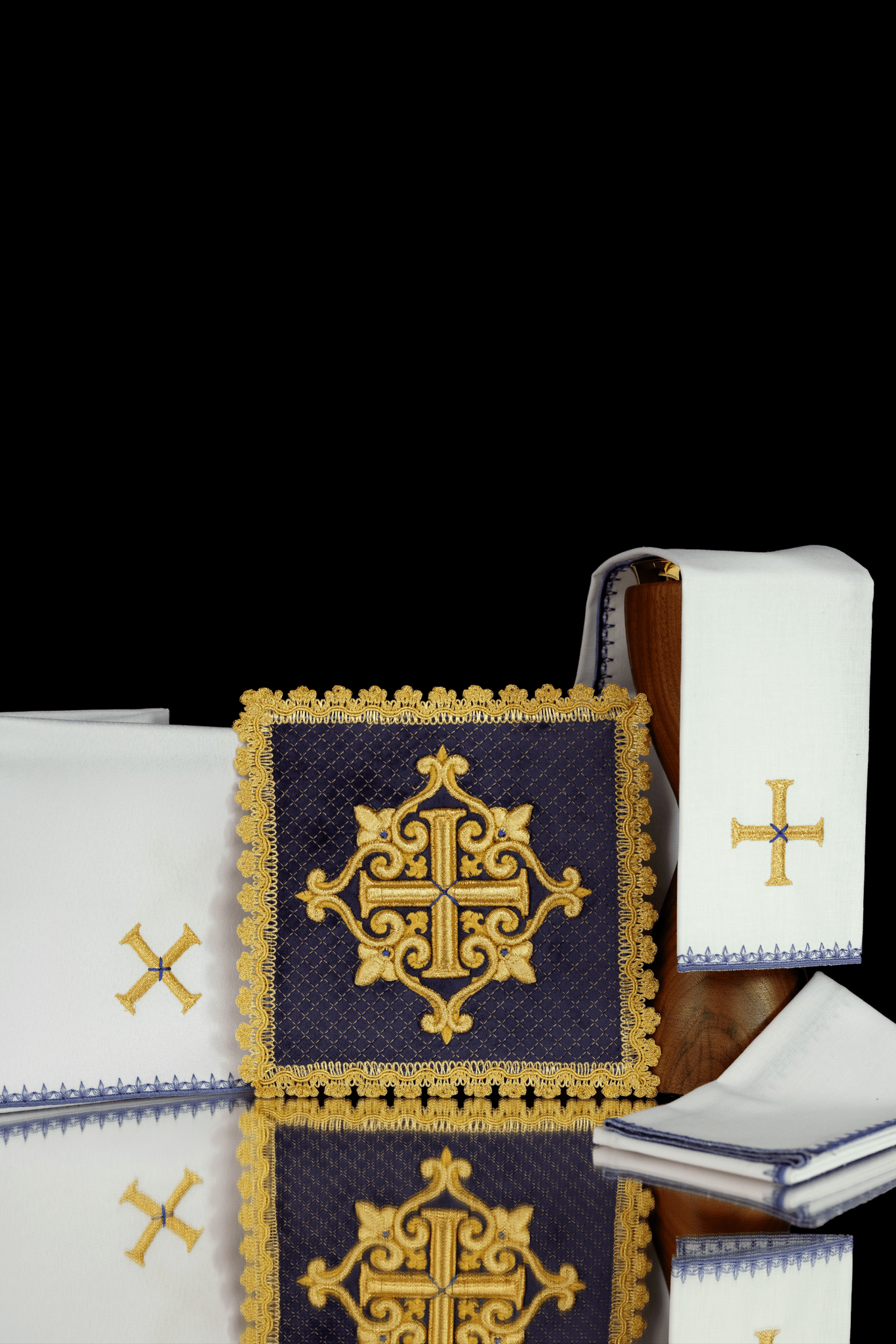Set the Calice en lin avec croix brodée, velours violet LE/5029/C3 - CHASUBLES.FR