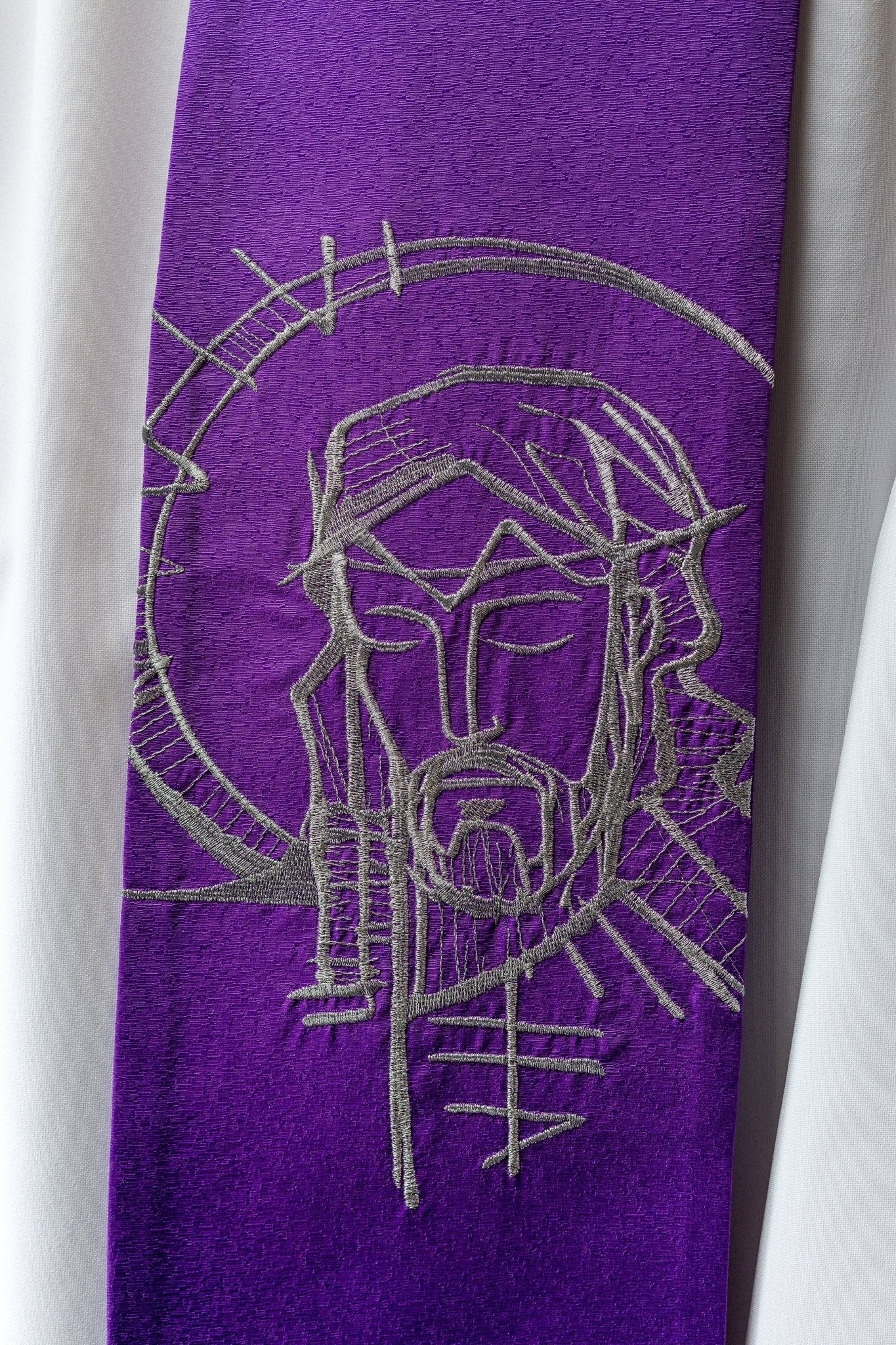 Stuła haftowana na Wielki Post z Jezusem S - 2060 - 03 - 43 - CHASUBLES.FR