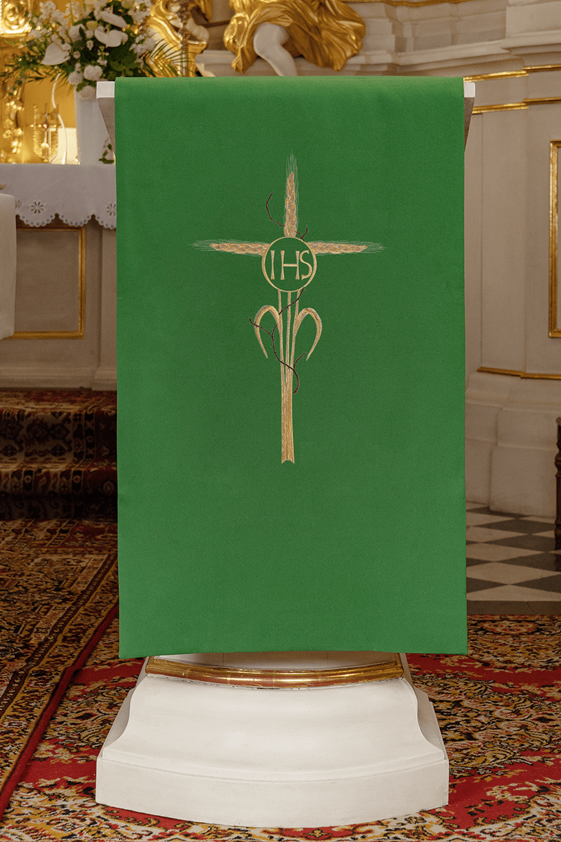 Vert voile de lutrin avec broderie de croix dorée KMO/026/01/01 ZIELONY 55*250 - CHASUBLES.FR