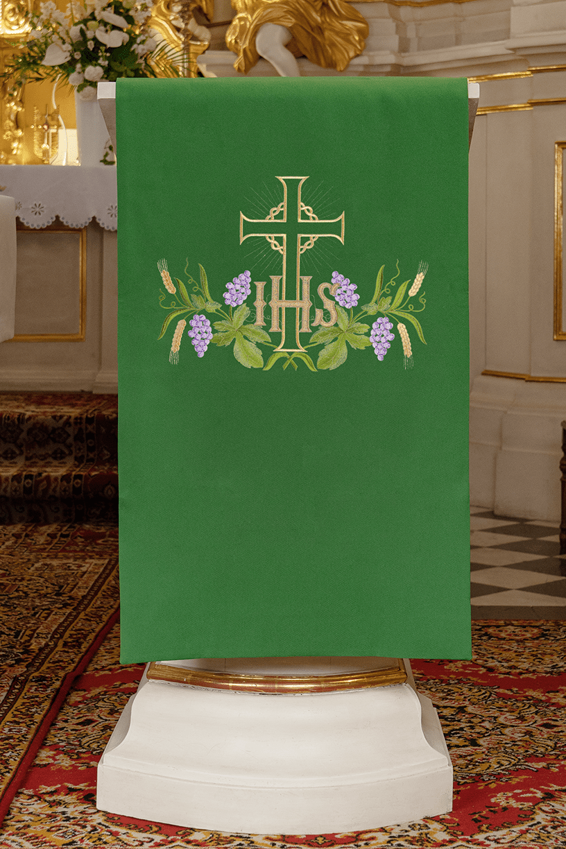 Vert voile de lutrin brodée avec motif IHS et croix KMO/023/01/01 ZIELONY 55*250 - CHASUBLES.FR