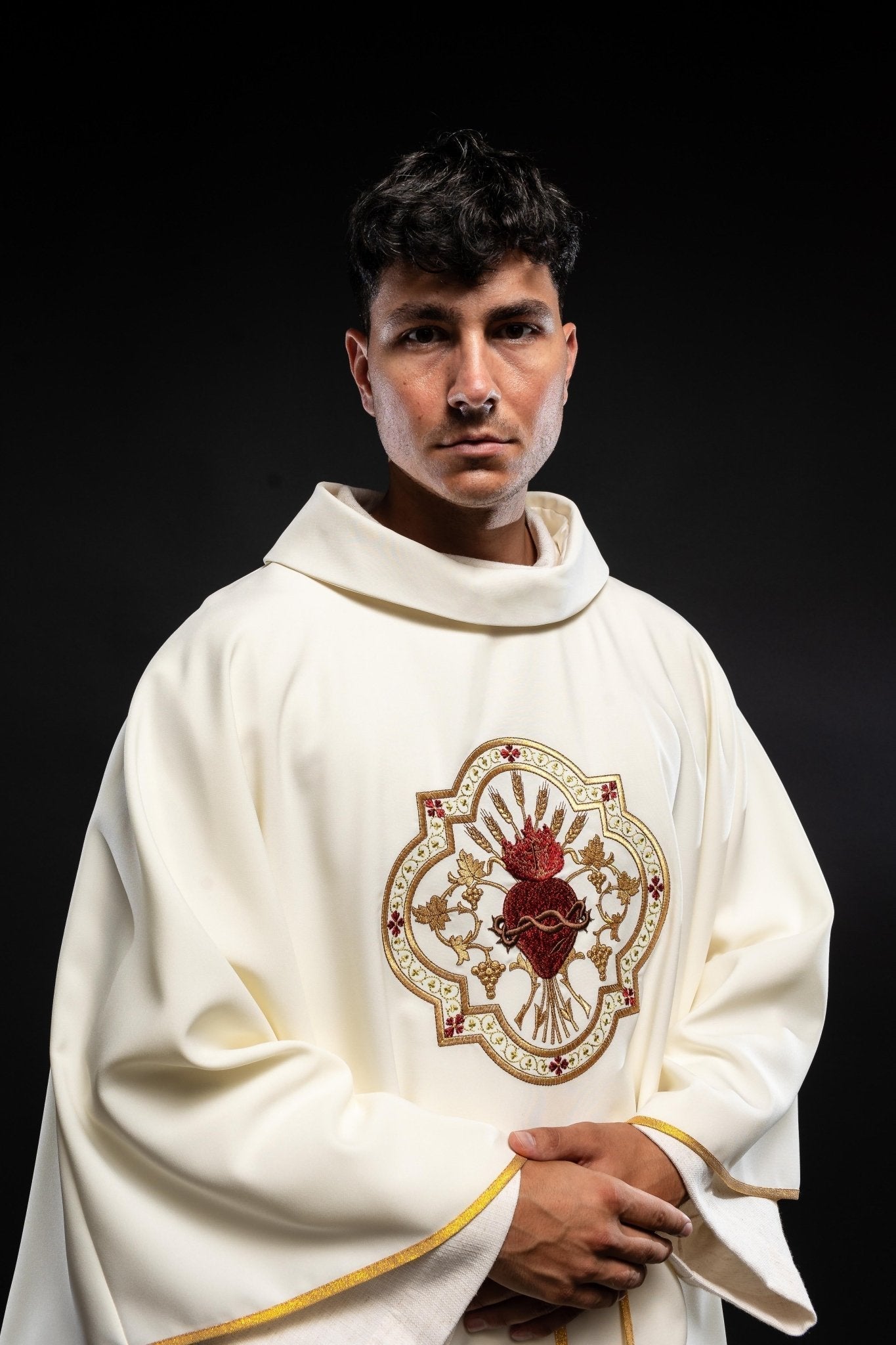 Vêtement brodé Cœur de Jésus et calice KOR/118/05/01 ECRU - CHASUBLES.FR