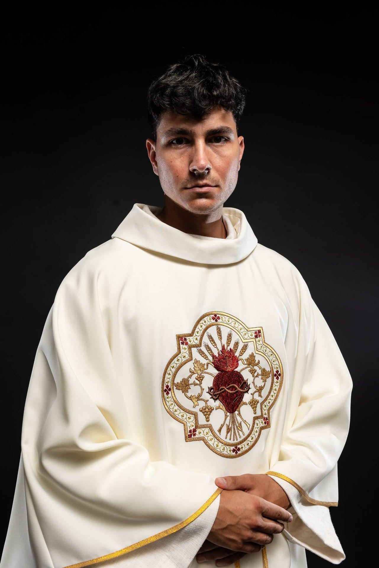 Vêtement brodé Cœur de Jésus et calice KOR/118/05/01 ECRU - CHASUBLES.FR