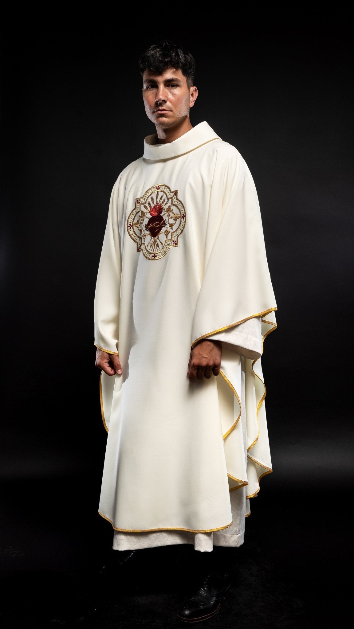 Vêtement brodé Cœur de Jésus et calice KOR/118/05/01 ECRU - CHASUBLES.FR