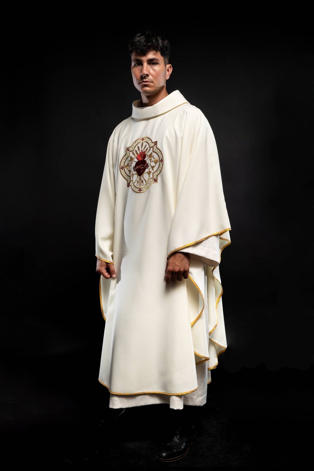 Vêtement brodé Cœur de Jésus et calice KOR/118/05/01 ECRU - CHASUBLES.FR