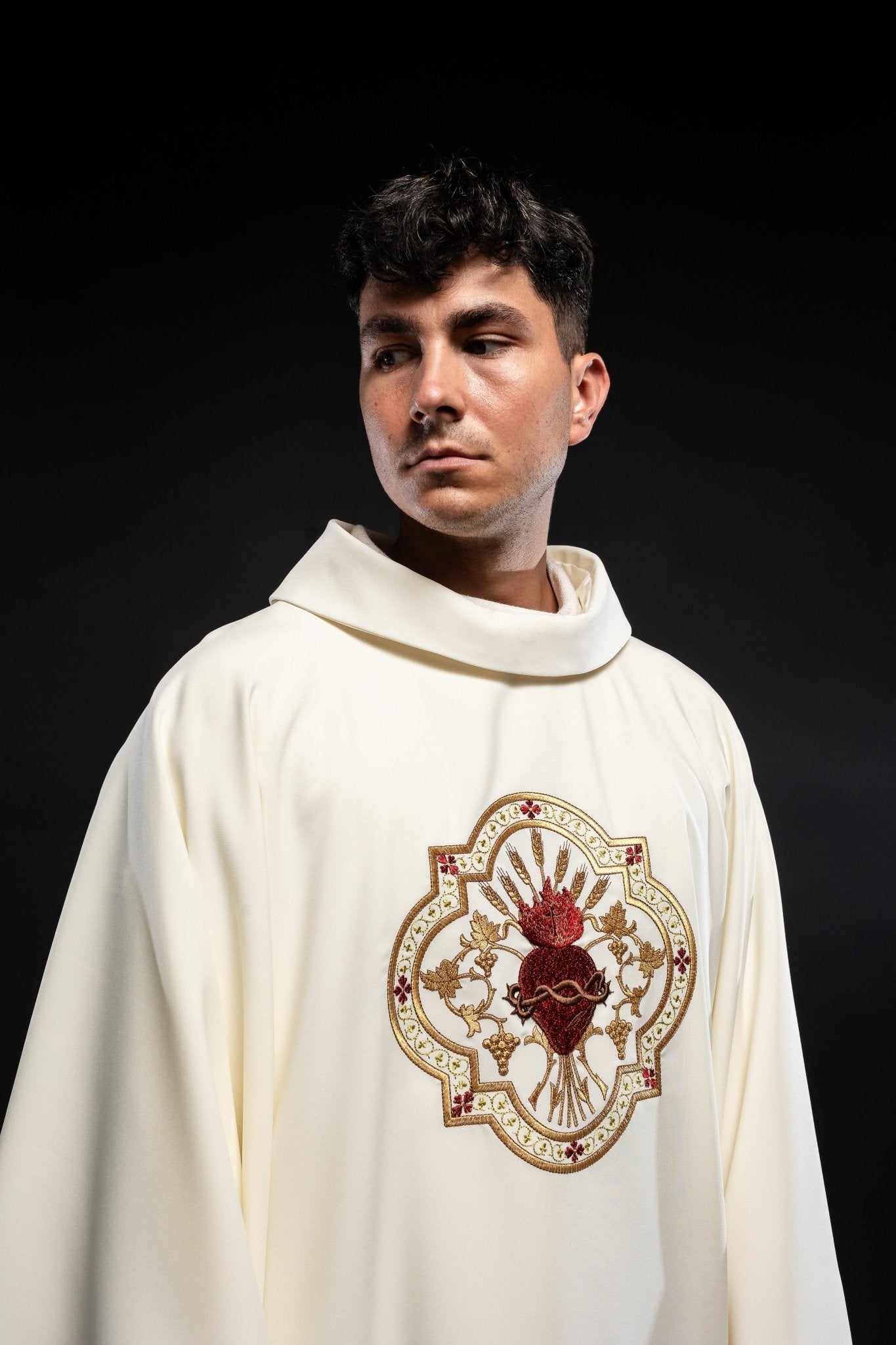 Vêtement brodé Cœur de Jésus et calice KOR/118/05/01 ECRU - CHASUBLES.FR