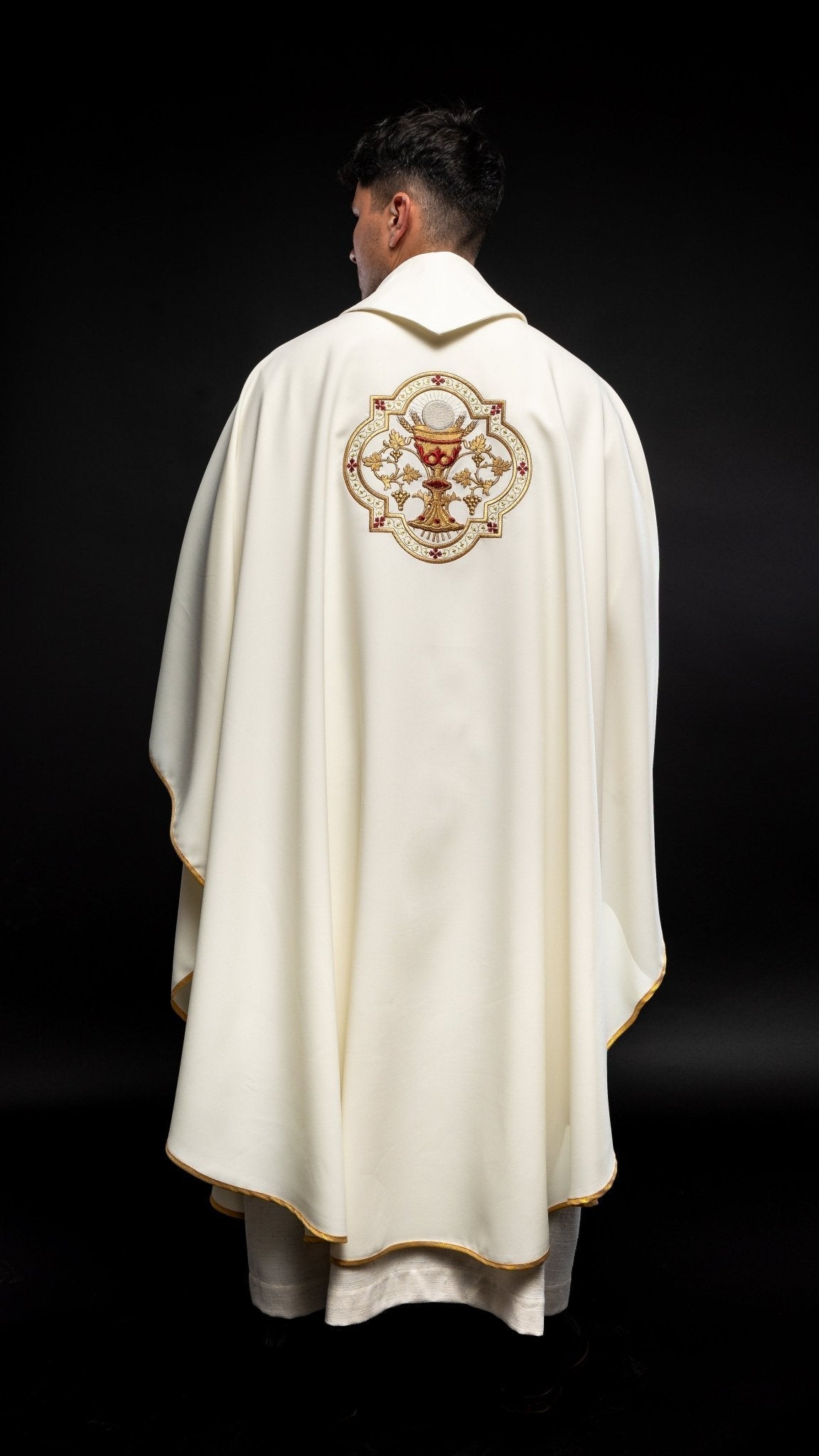 Vêtement brodé Cœur de Jésus et calice KOR/118/05/01 ECRU - CHASUBLES.FR