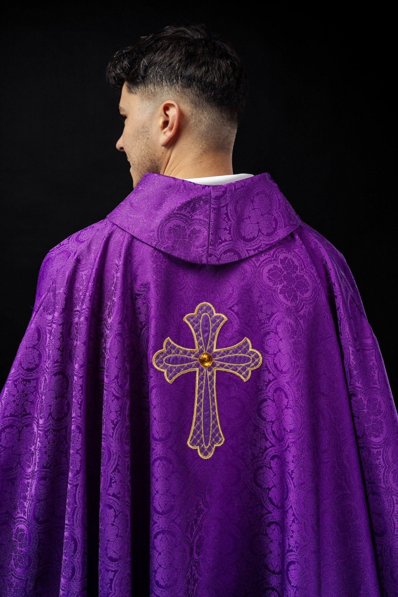 Violet Chasuble brodé du symbole de la croix KOR/227/03/11 - CHASUBLES.FR