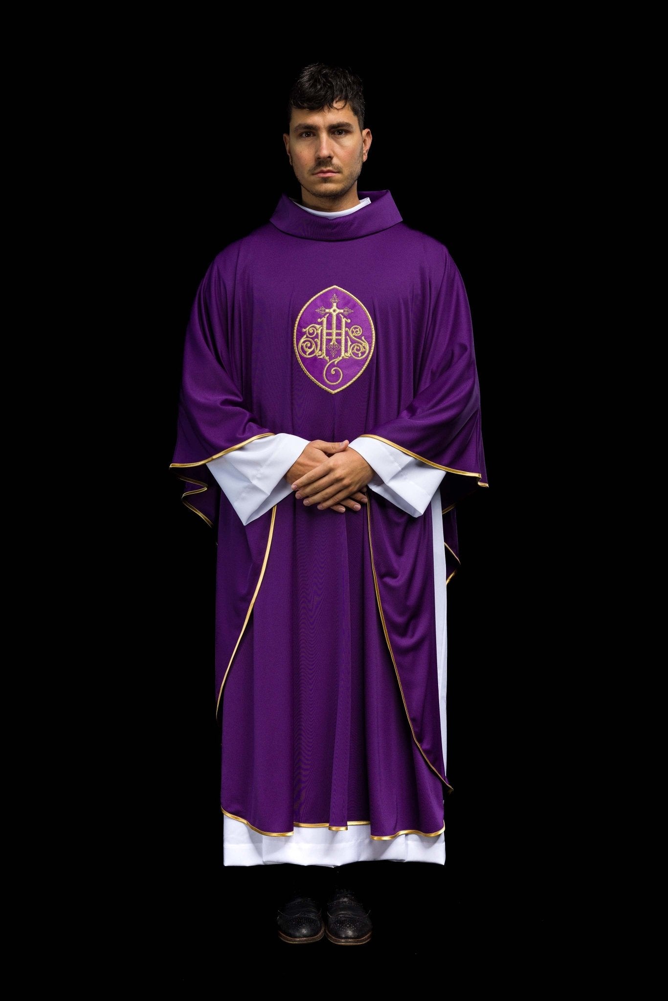 Violet chasuble JHS en tissu léger SACROLITE KOR/388/03/78 - CHASUBLES.FR
