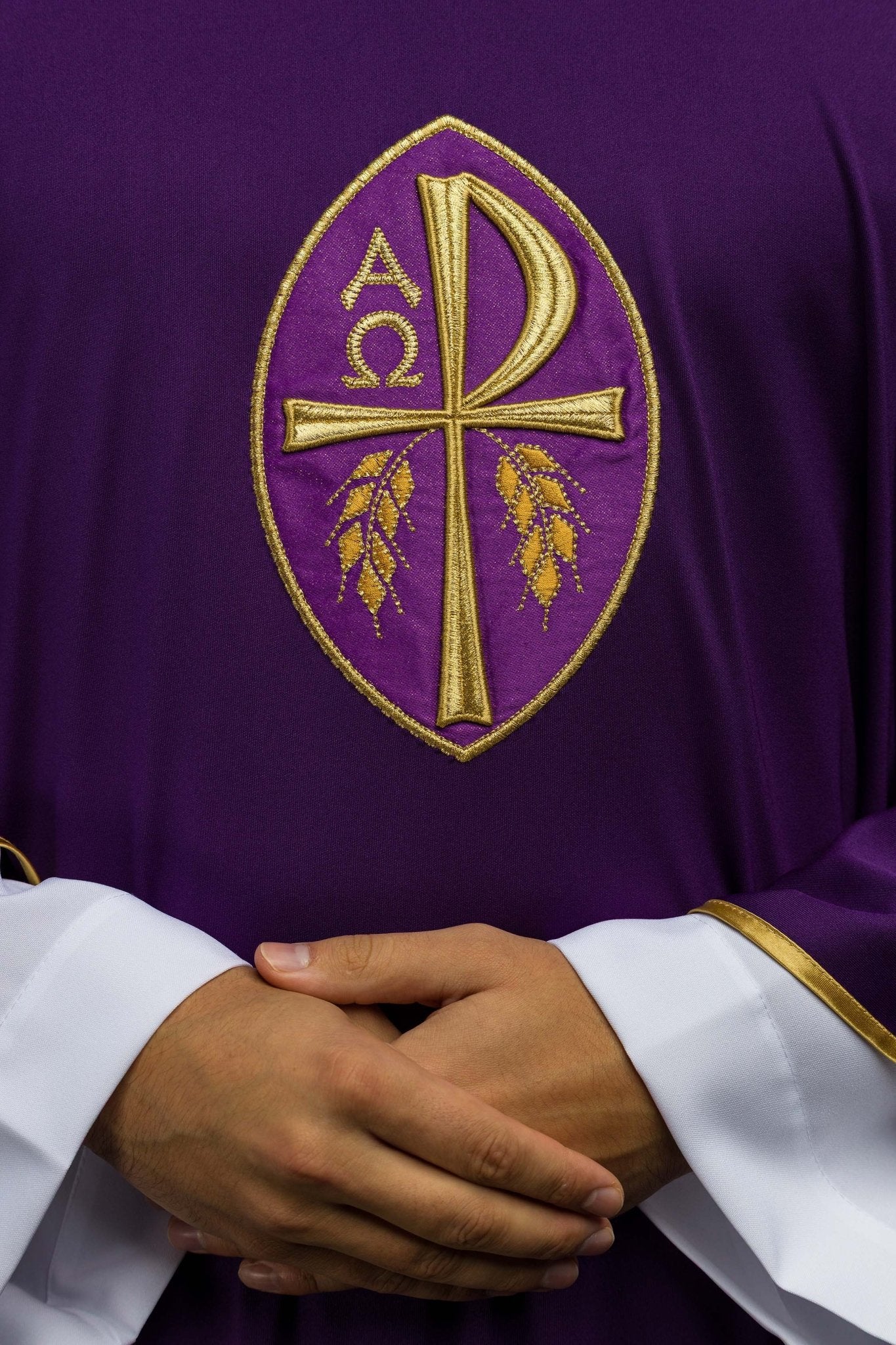 Violet chasuble PAX en tissu léger SACROLITE KOR/387/03/78 - CHASUBLES.FR