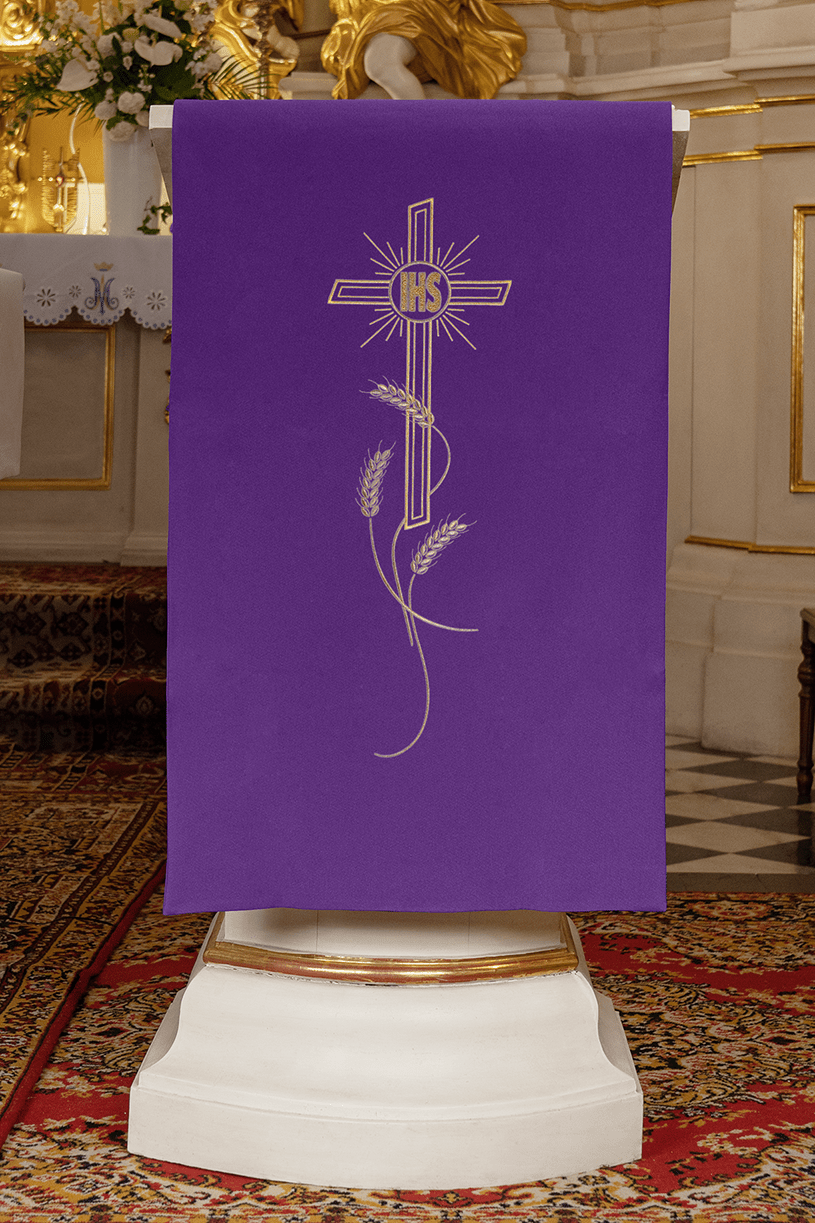 Violet voile de lutrin brodée avec croix et motif IHS KMO/002/03/01 FIOLET 55*250 - CHASUBLES.FR
