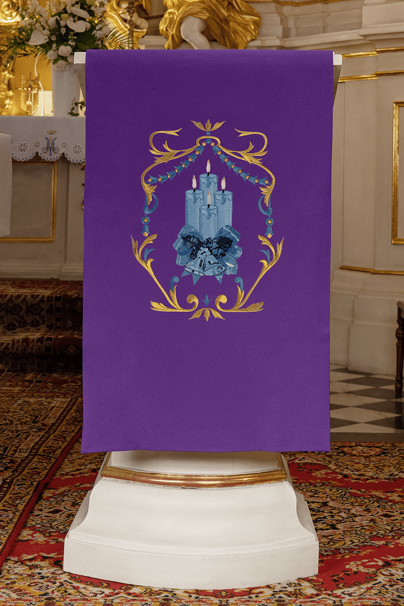 Violet voile de lutrin de l'Avent brodée d'un motif de bougie KMO/019/03/01 FIOLET 55*250 - CHASUBLES.FR