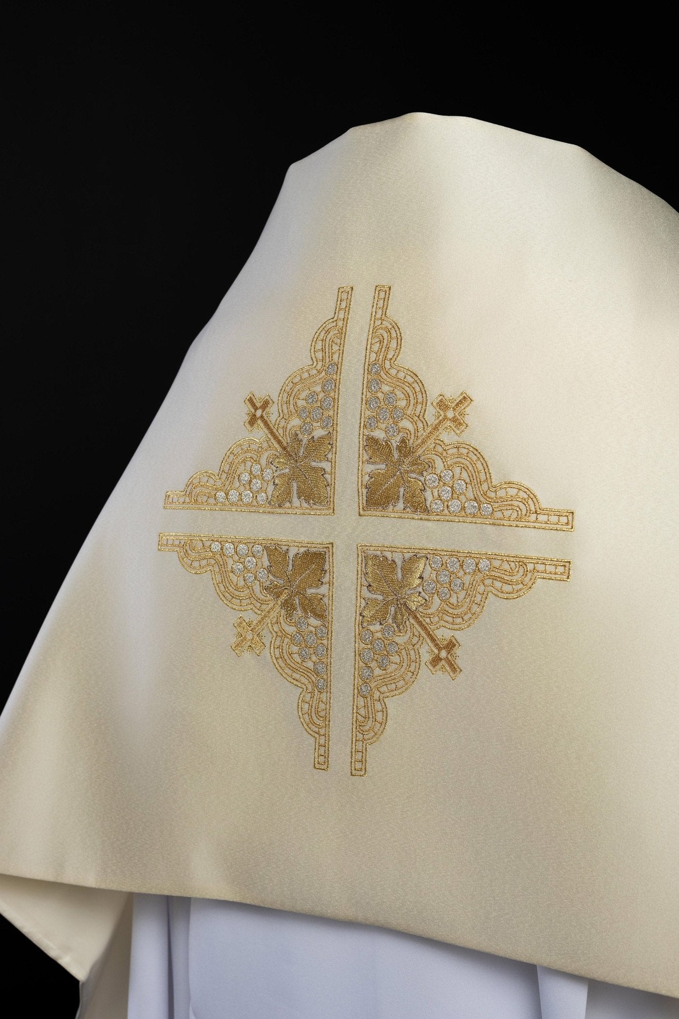 Voile avec croix brodée en écru KWL/006/05 50*270 ECRU SAT. - CHASUBLES.FR