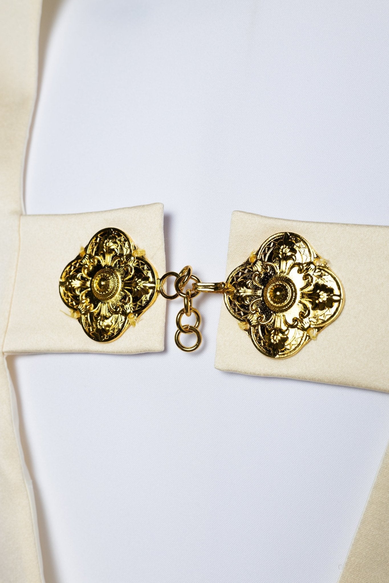 Voile avec croix brodée en écru KWL/006/05 50*270 ECRU SAT. - CHASUBLES.FR