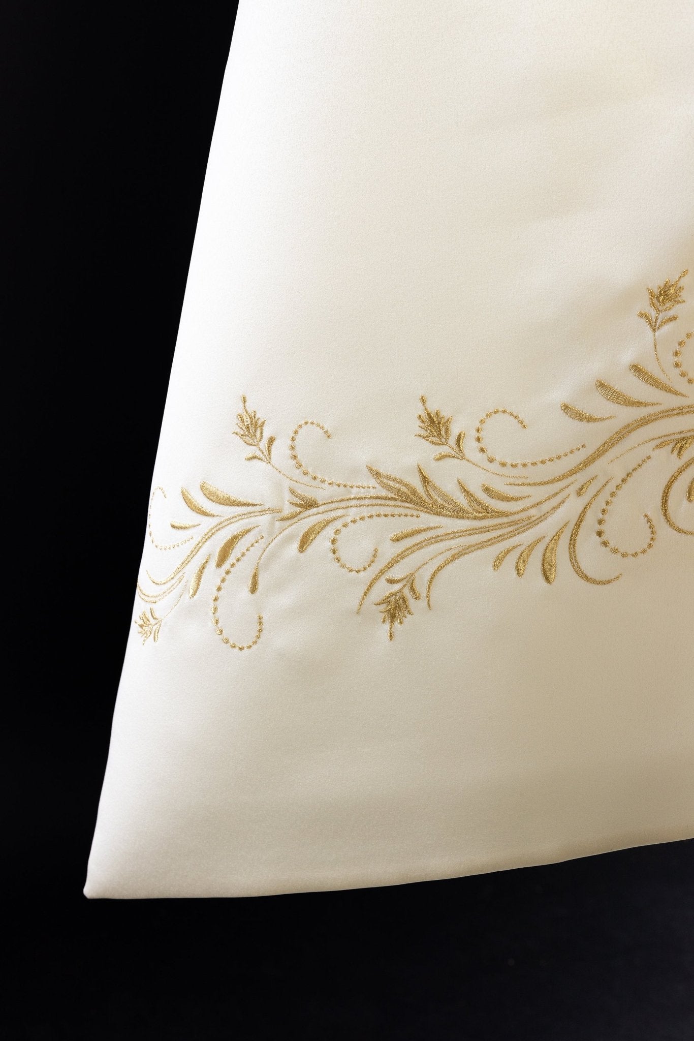 Voile brodé avec motif de croix en écru KWL/033/05/20 50*270 ECRU SAT - CHASUBLES.FR