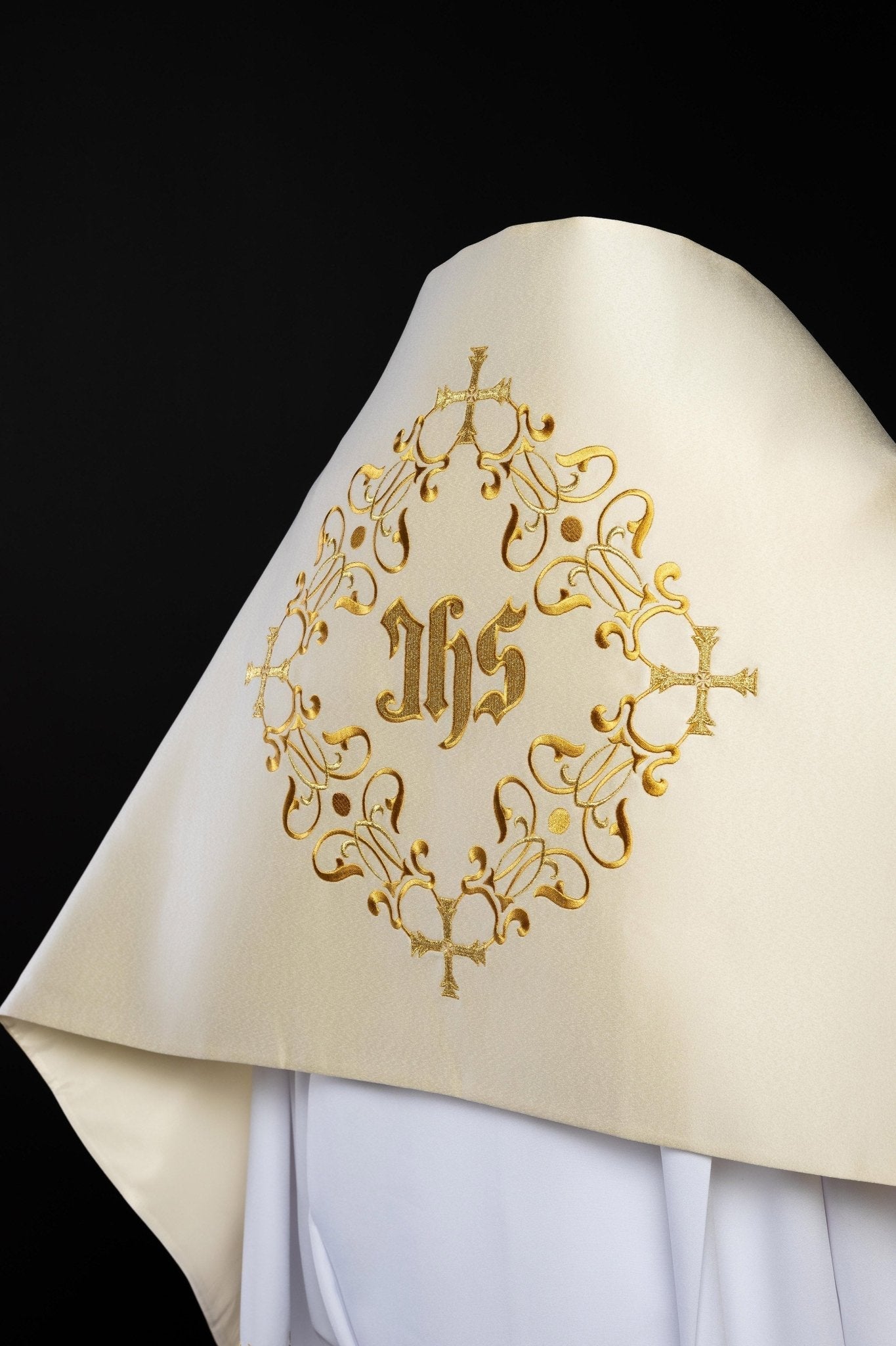 Voile brodé de l'image IHS avec motif floral écru S - 4053 - 05 50*270 - CHASUBLES.FR