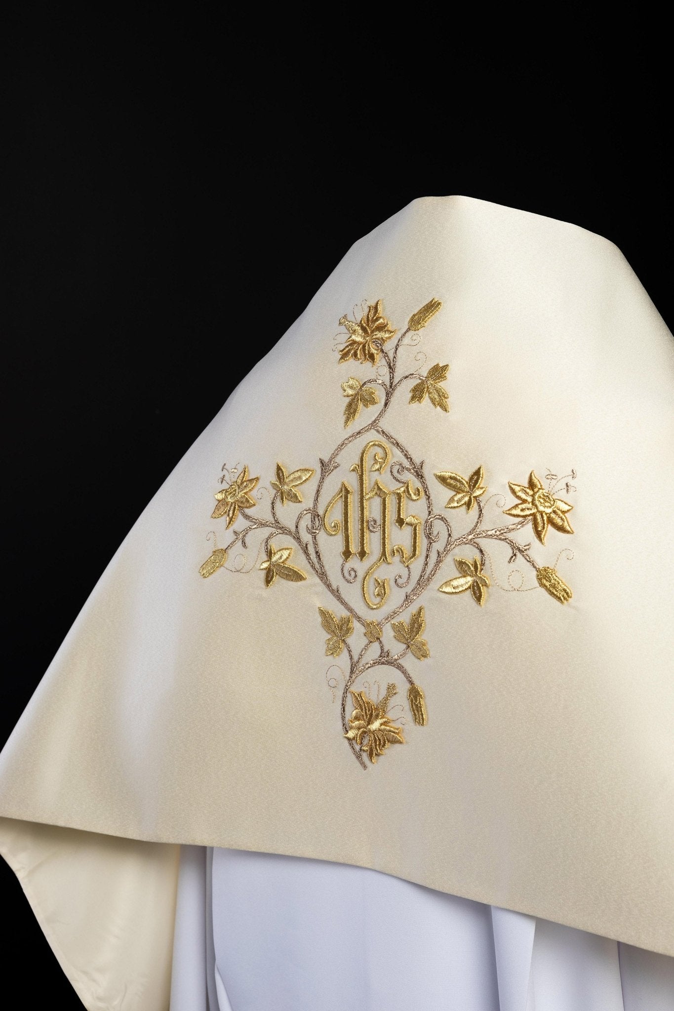 Voile brodé IHS écru KWL/037/05/20 50*270 ECRU SAT - CHASUBLES.FR