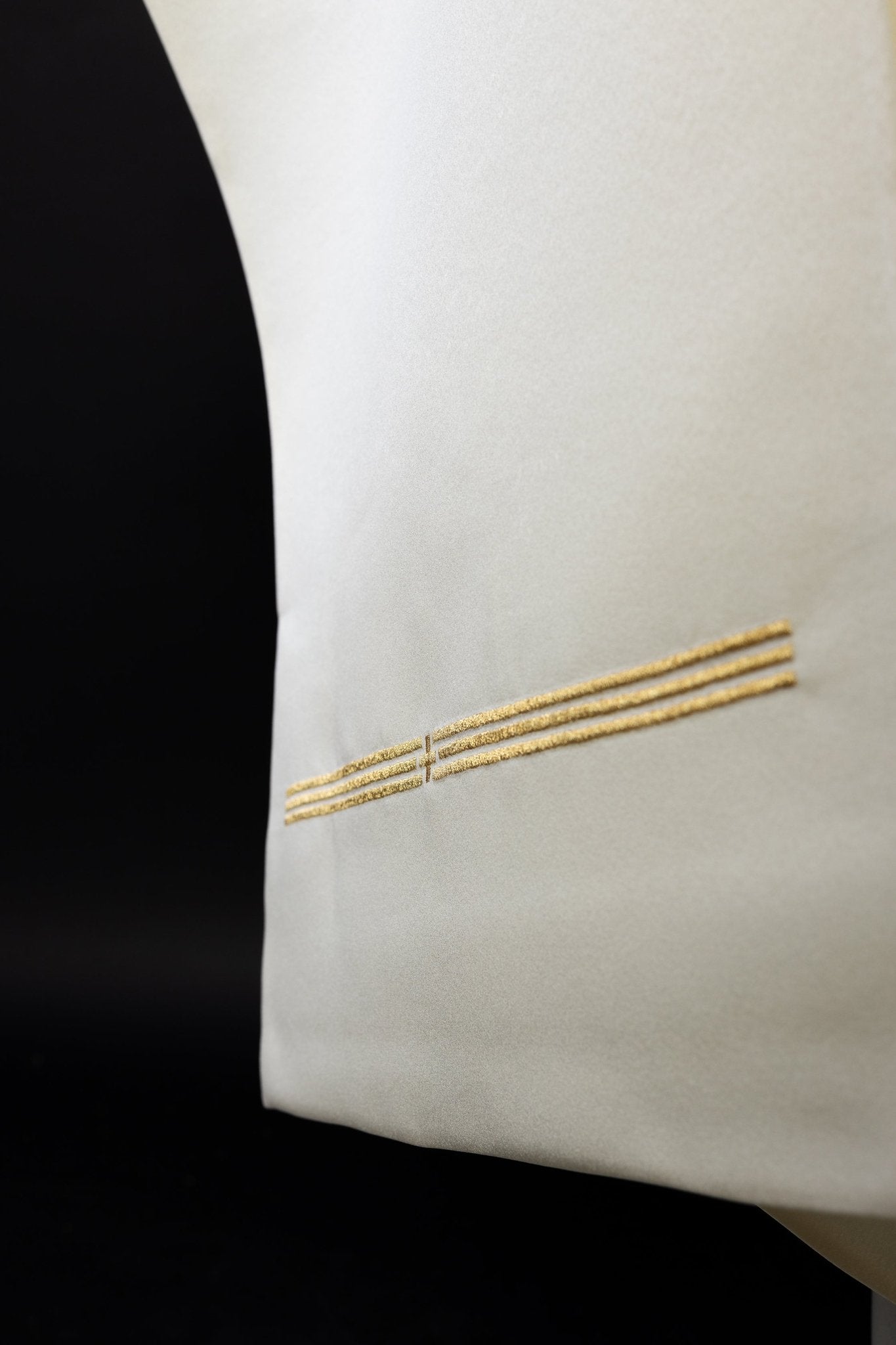 Voile brodé IHS écru KWL/014/05/20 50*270 ECRU SAT. - CHASUBLES.FR