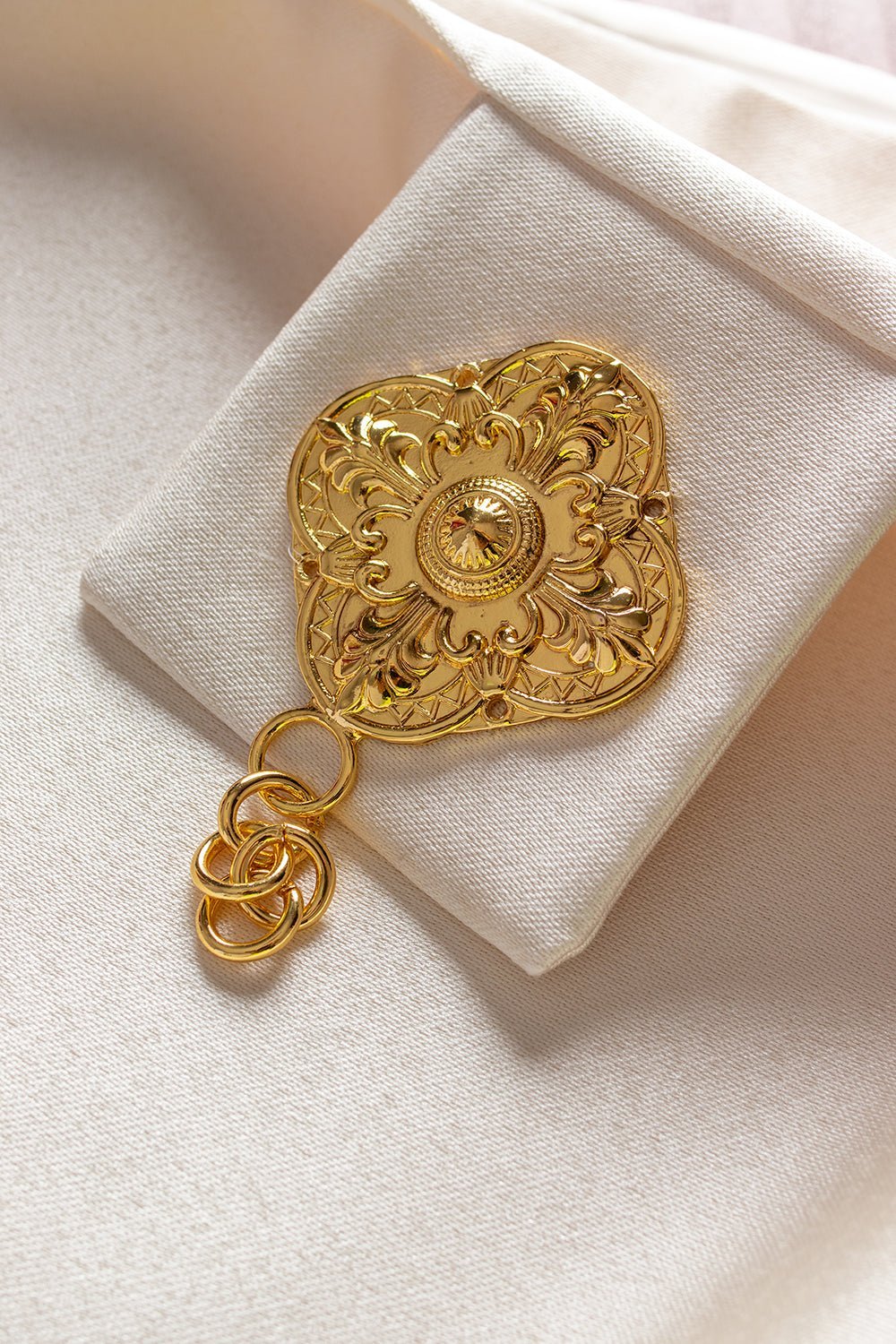 Voile brodé IHS sur velours écru KWL/004/05/20/PA 50*270 ECRU SAT. - CHASUBLES.FR