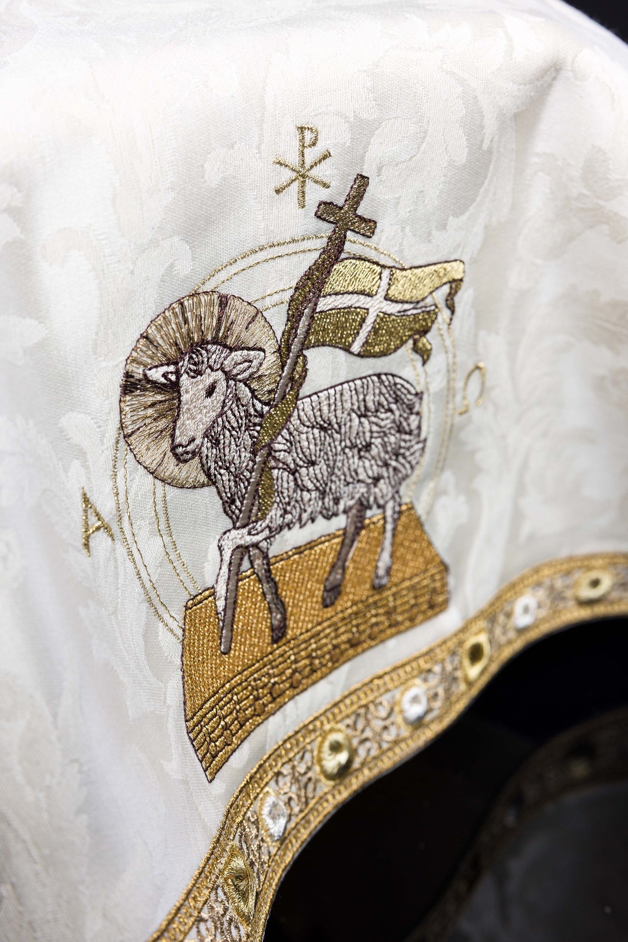 Voile de calice avec broderie de l’Agneau tissu jacquard écru S-4572-05-88 50*50 - CHASUBLES.FR