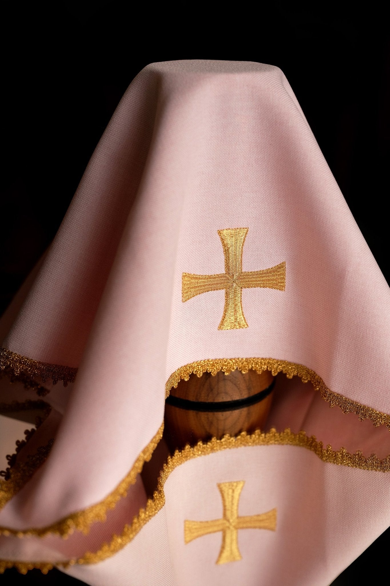 Voile de calice rose avec symbole de la croix KWB/002/08/70 50X50 - CHASUBLES.FR