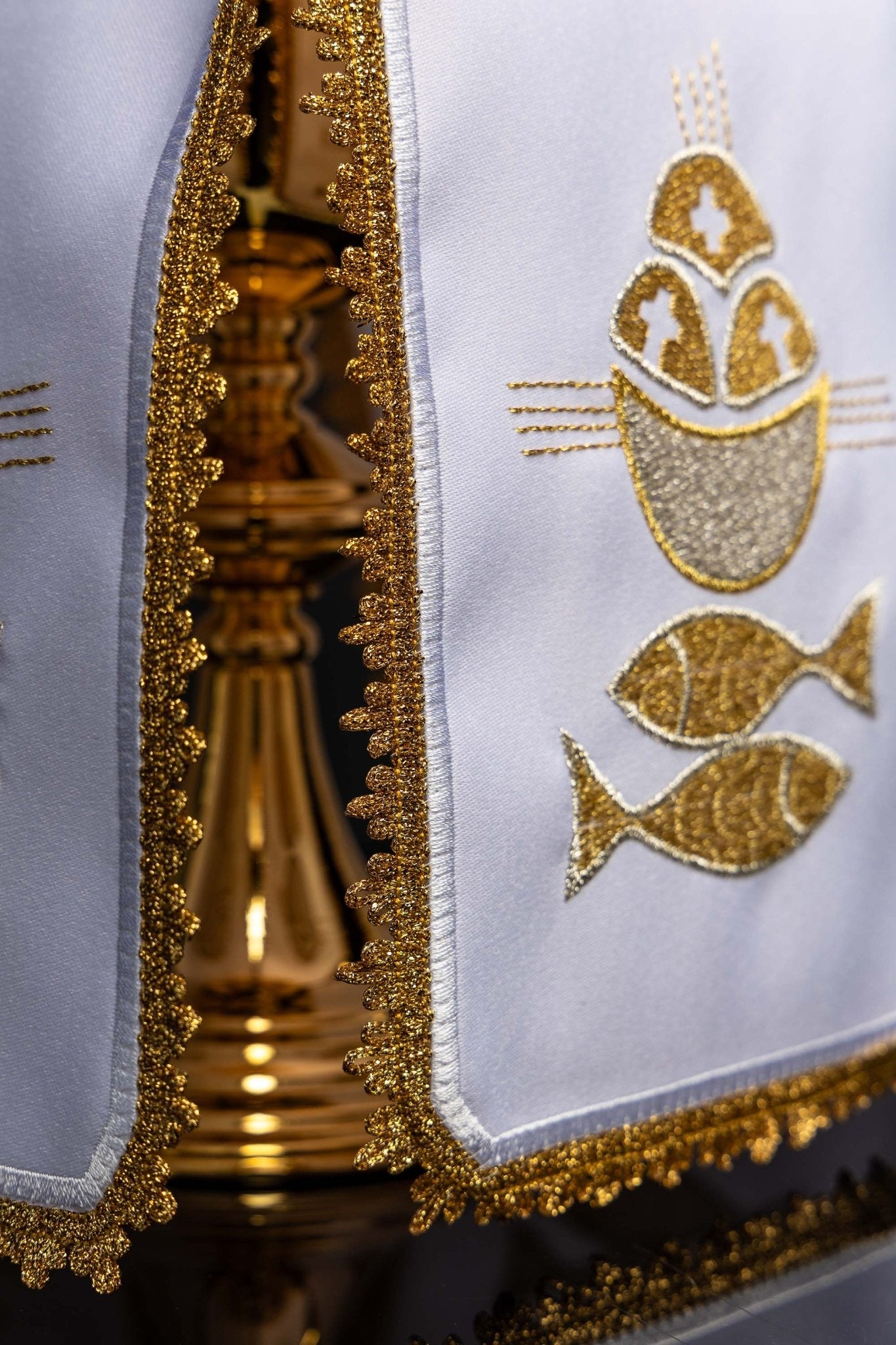 Voile de ciboire avec broderie du pain et des poissons KWE/018/K/04 29cm. BIAŁY - CHASUBLES.FR
