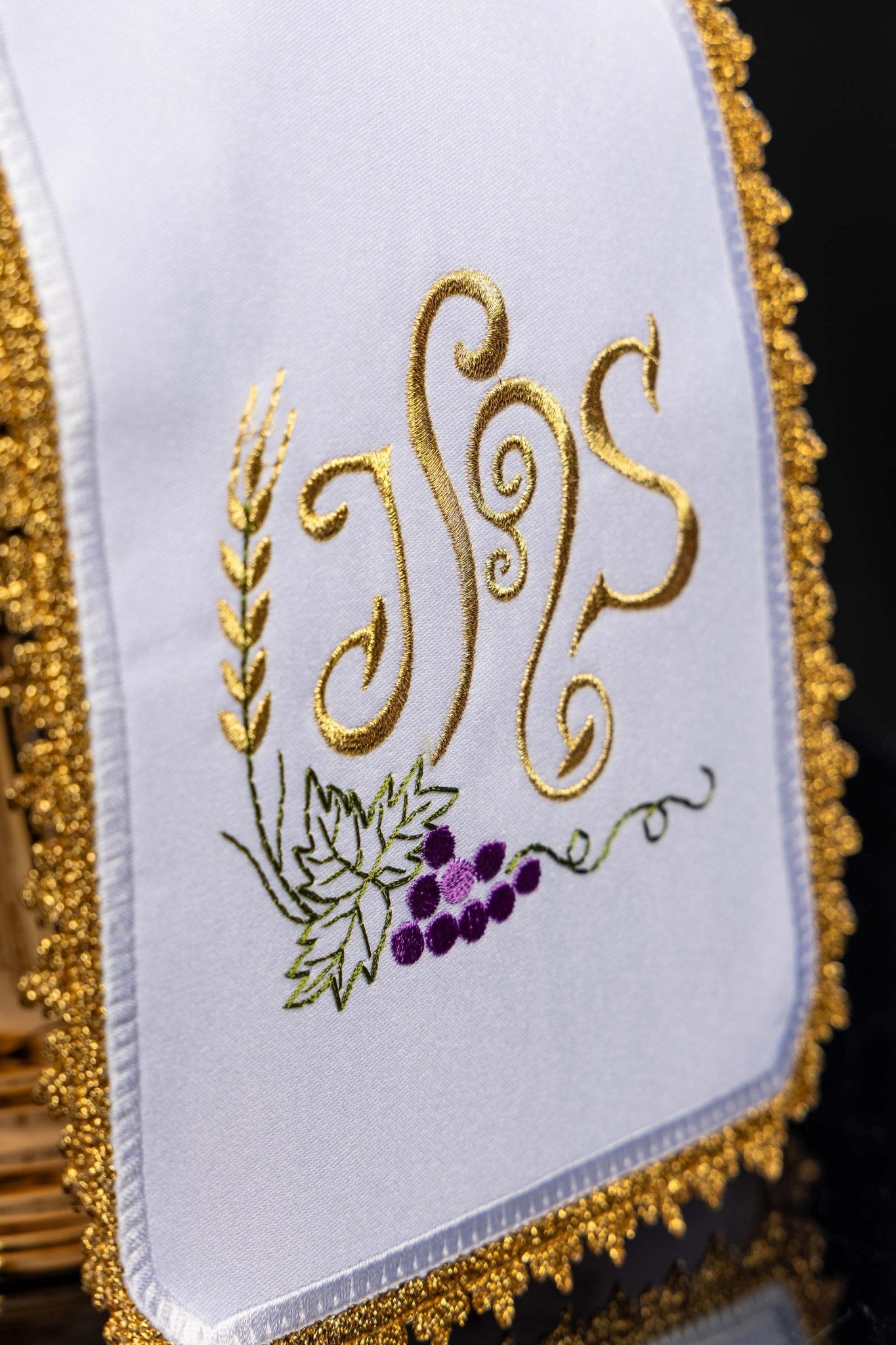 Voile de ciboire avec broderie IHS KWE/019/K/04 29cm. BIAŁY - CHASUBLES.FR