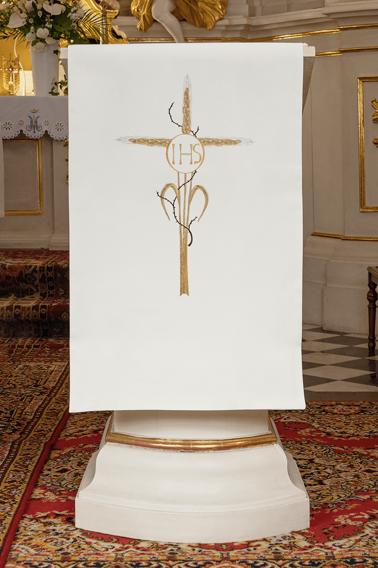 Voile de lutrin brodée avec motif de la Croix et de l'IHS ecru KMO/026/05/01 ECRU 55*250 - CHASUBLES.FR