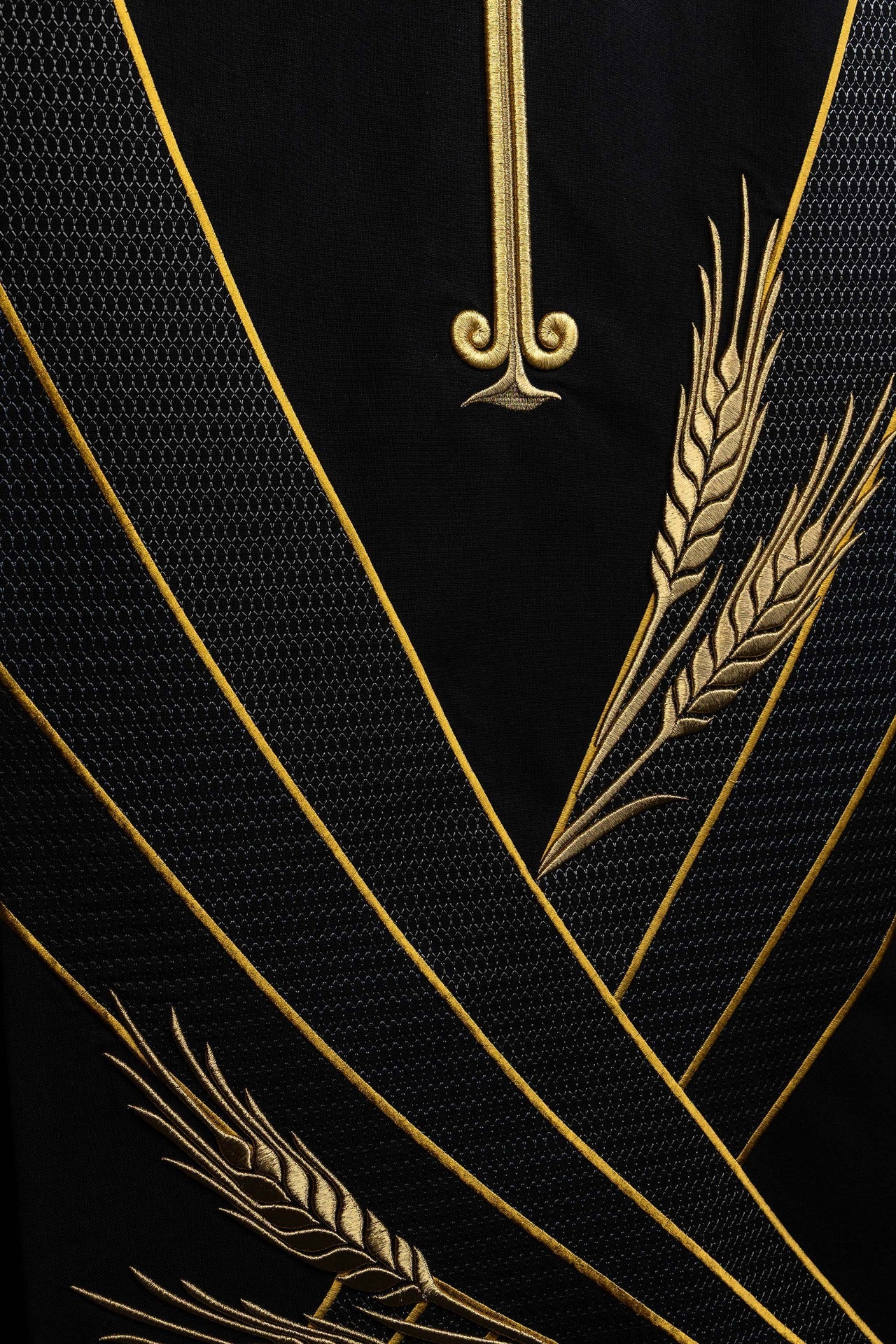 Voile de lutrin noir avec broderie PAX LE/8050/07 55*250 - CHASUBLES.FR