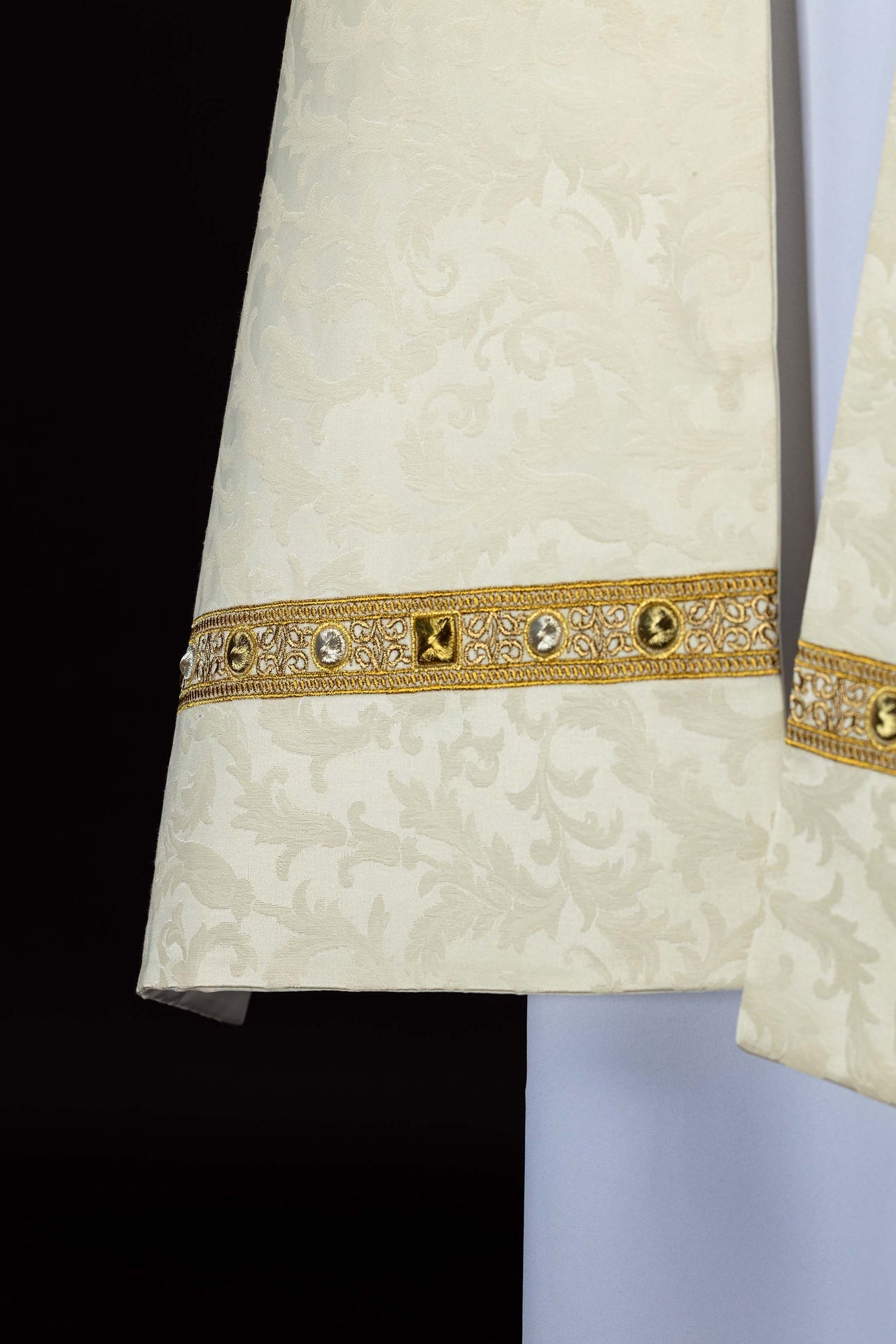Voile huméral avec broderie de l’Agneau pascal sur tissu jacquard S-4072-05-88 50*270 - CHASUBLES.FR