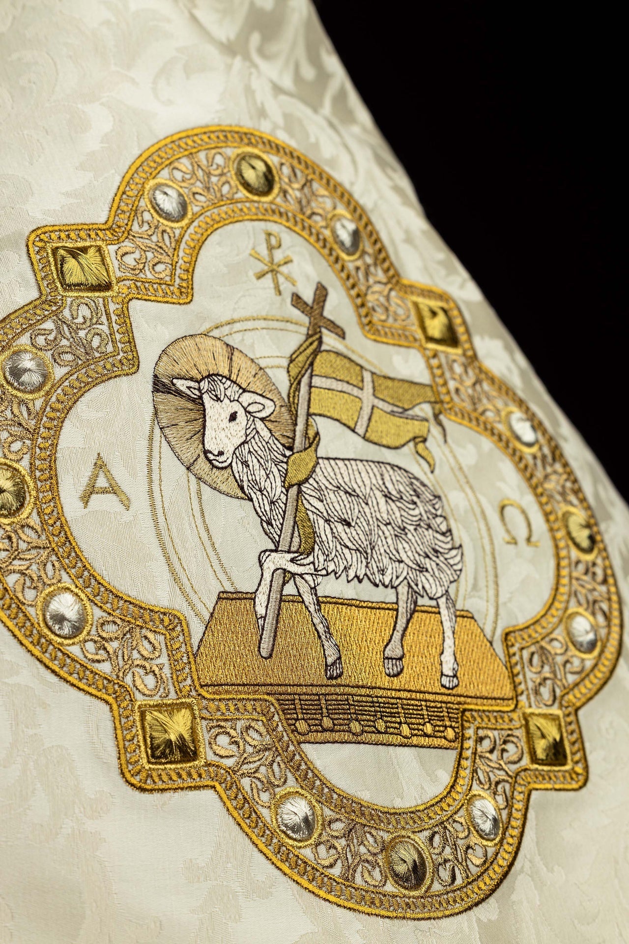 Voile huméral avec broderie de l’Agneau pascal sur tissu jacquard S-4072-05-88 50*270 - CHASUBLES.FR