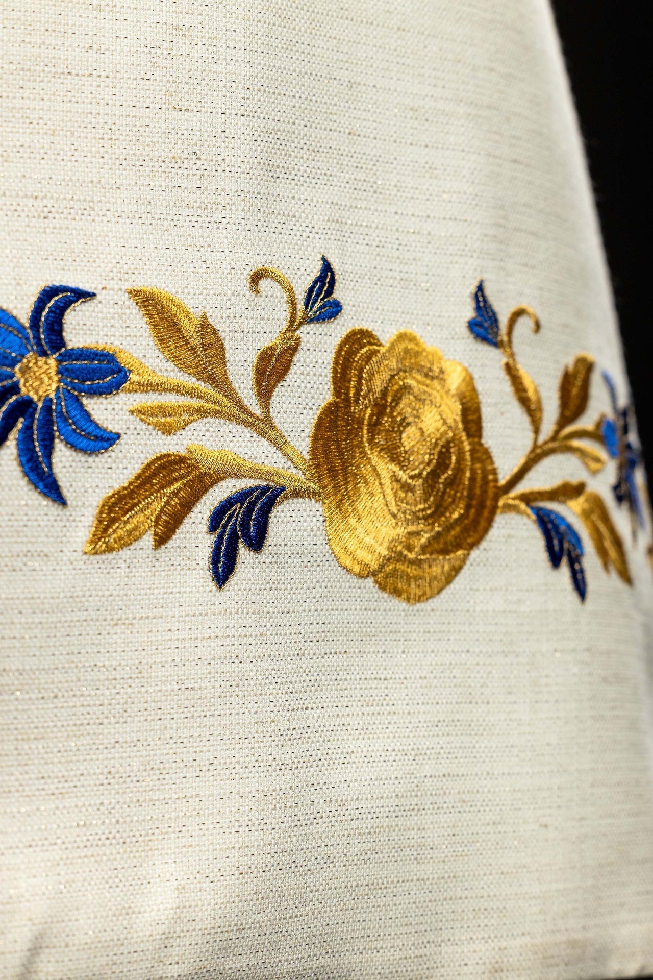 Voile huméral brodé avec un symbole marial LE/4045/05 - CHASUBLES.FR