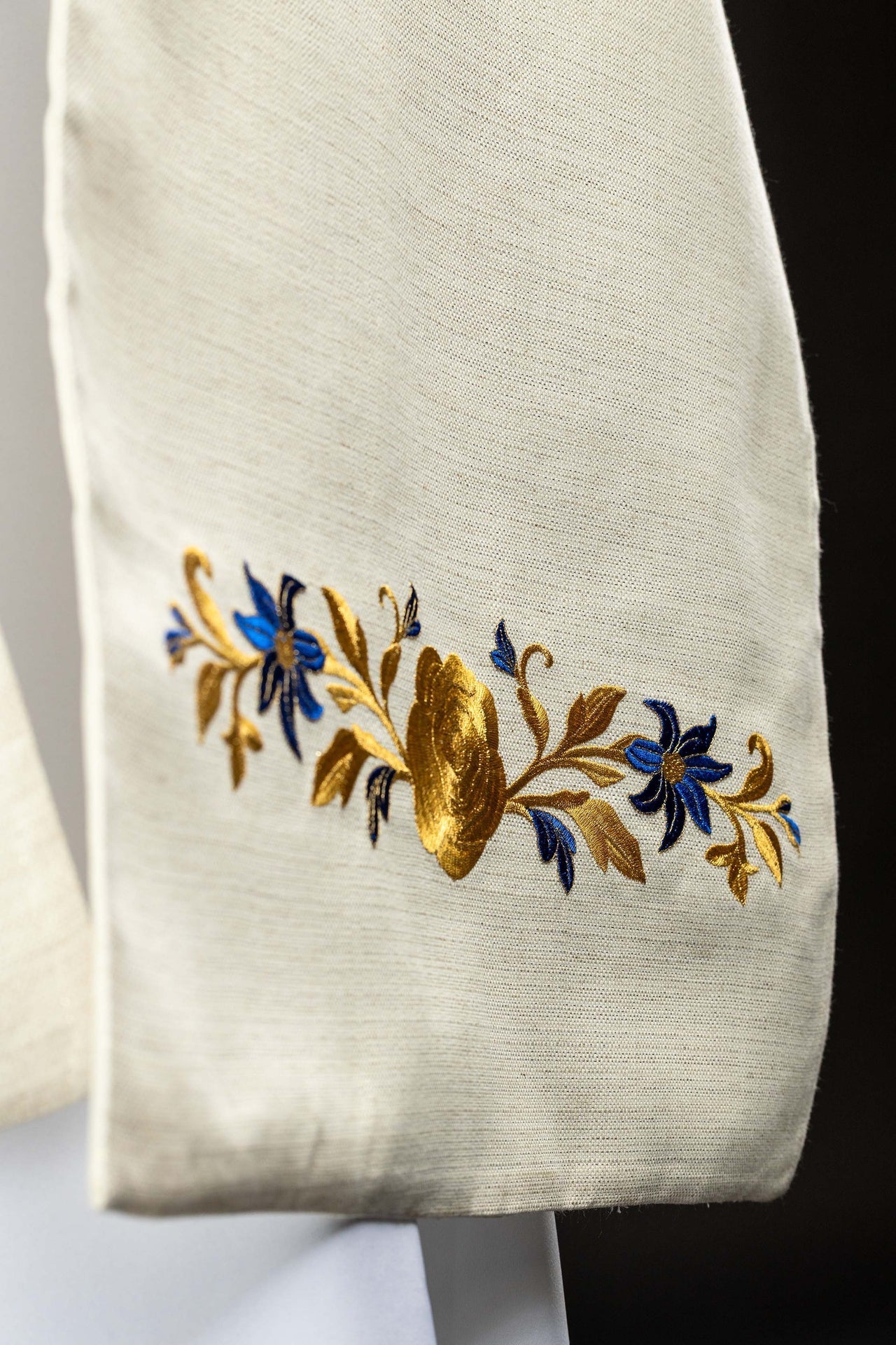Voile huméral brodé avec un symbole marial LE/4045/05 - CHASUBLES.FR