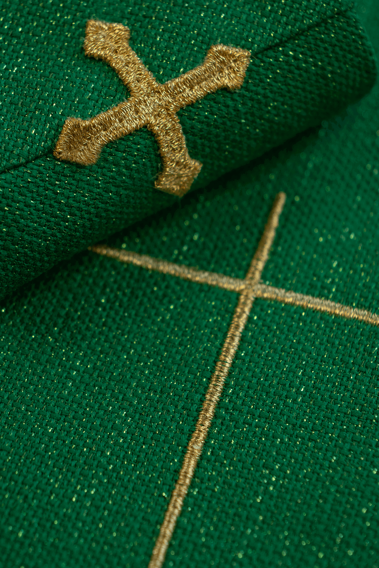 Chasuble verte richement brodée et brillante