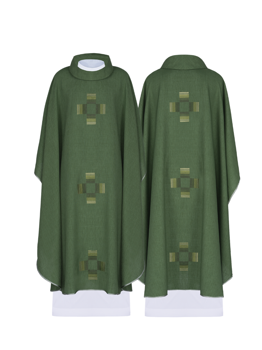 Chasuble verte avec croix brodées