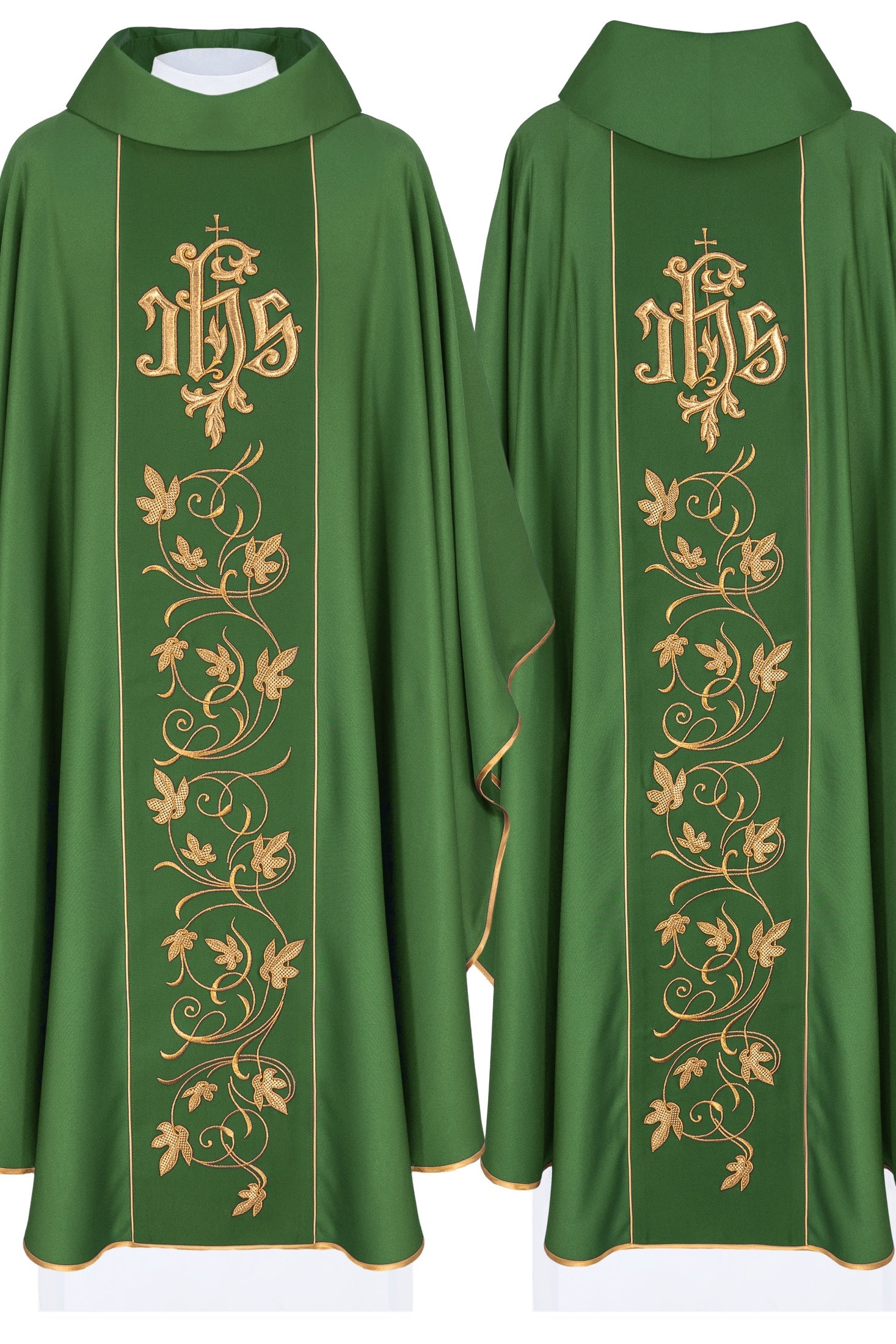 Chasuble liturgique verte avec ceinture richement décorée d'un motif floral et d'un IHS