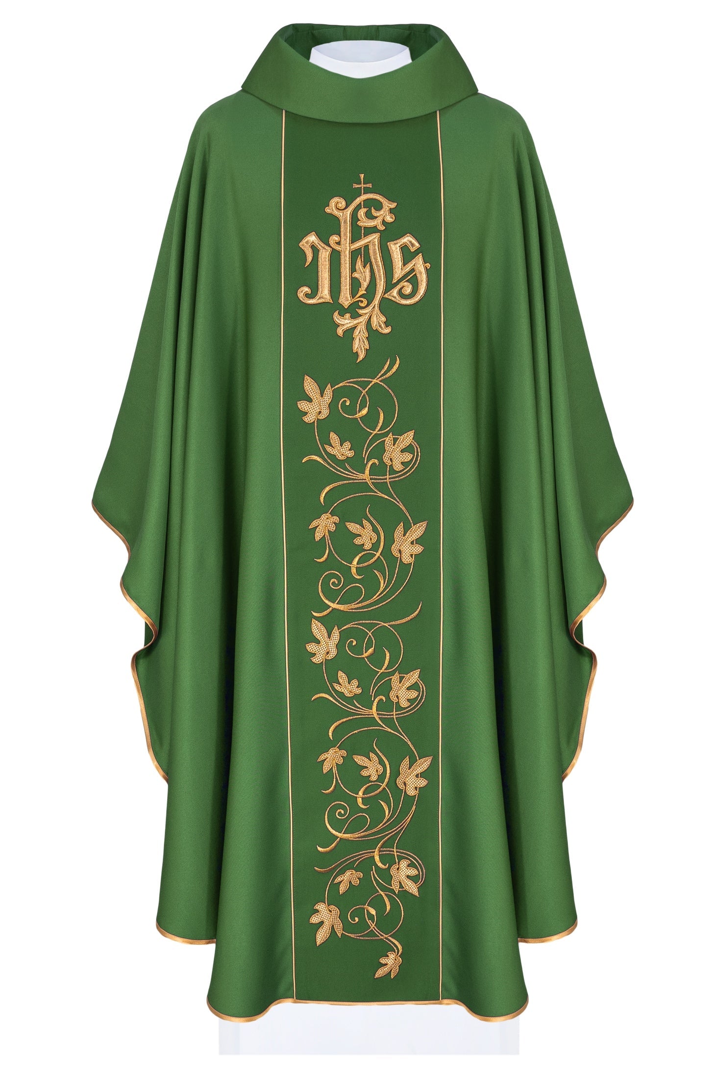 Chasuble liturgique verte avec ceinture richement décorée d'un motif floral et d'un IHS