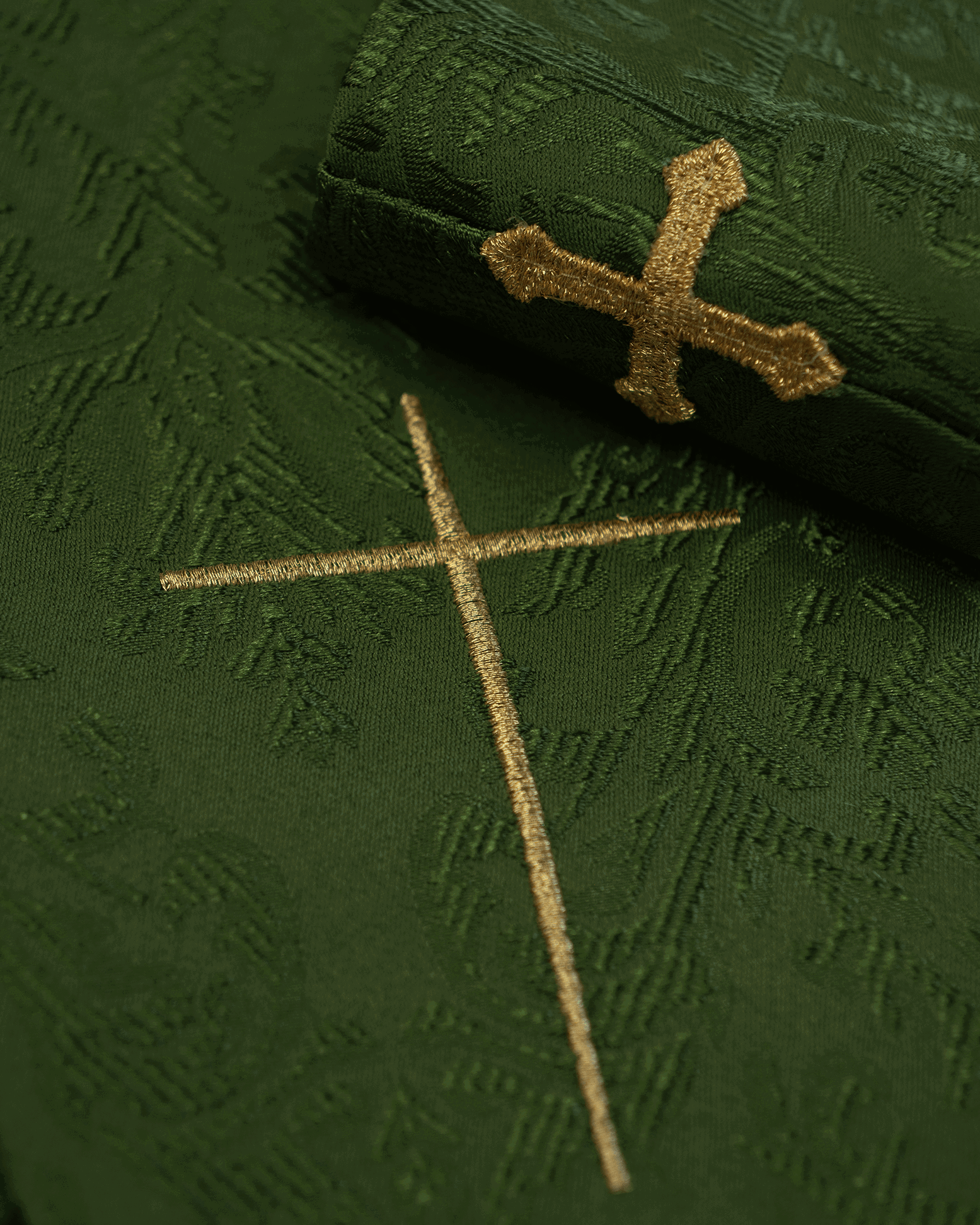 Chasuble liturgique verte ornée d'une ceinture brodée