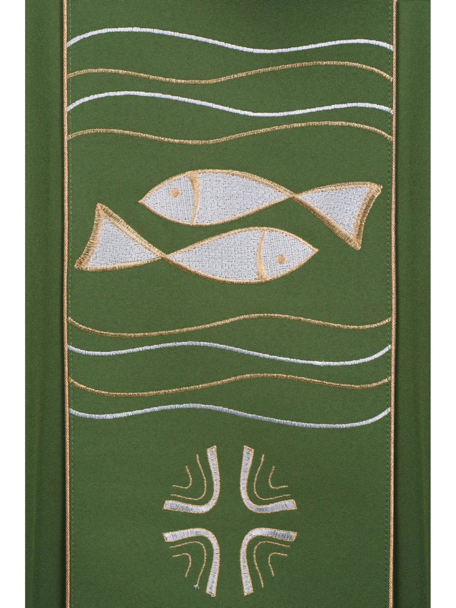 Chasuble verte avec broderie de la croix et du poisson